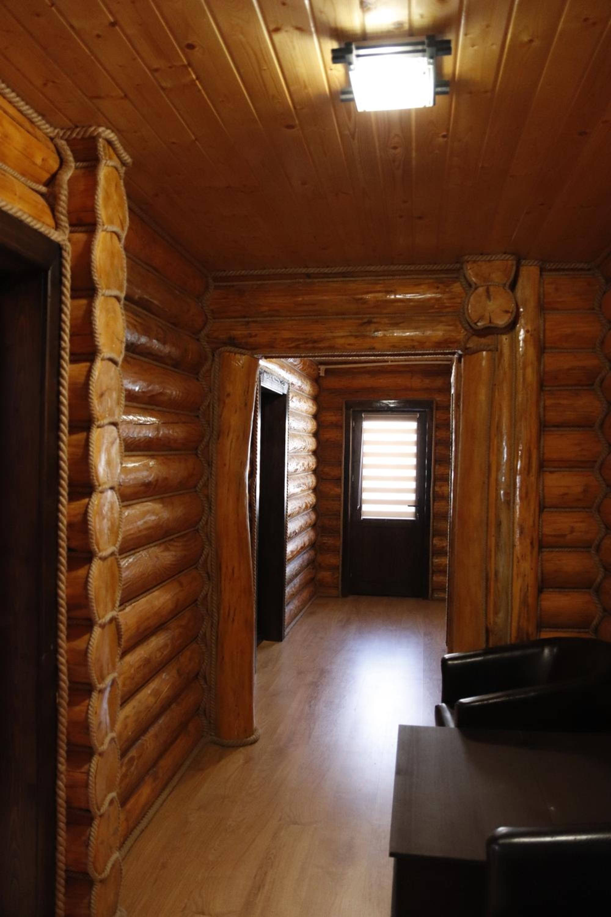 Five-Bedroom House photo 1