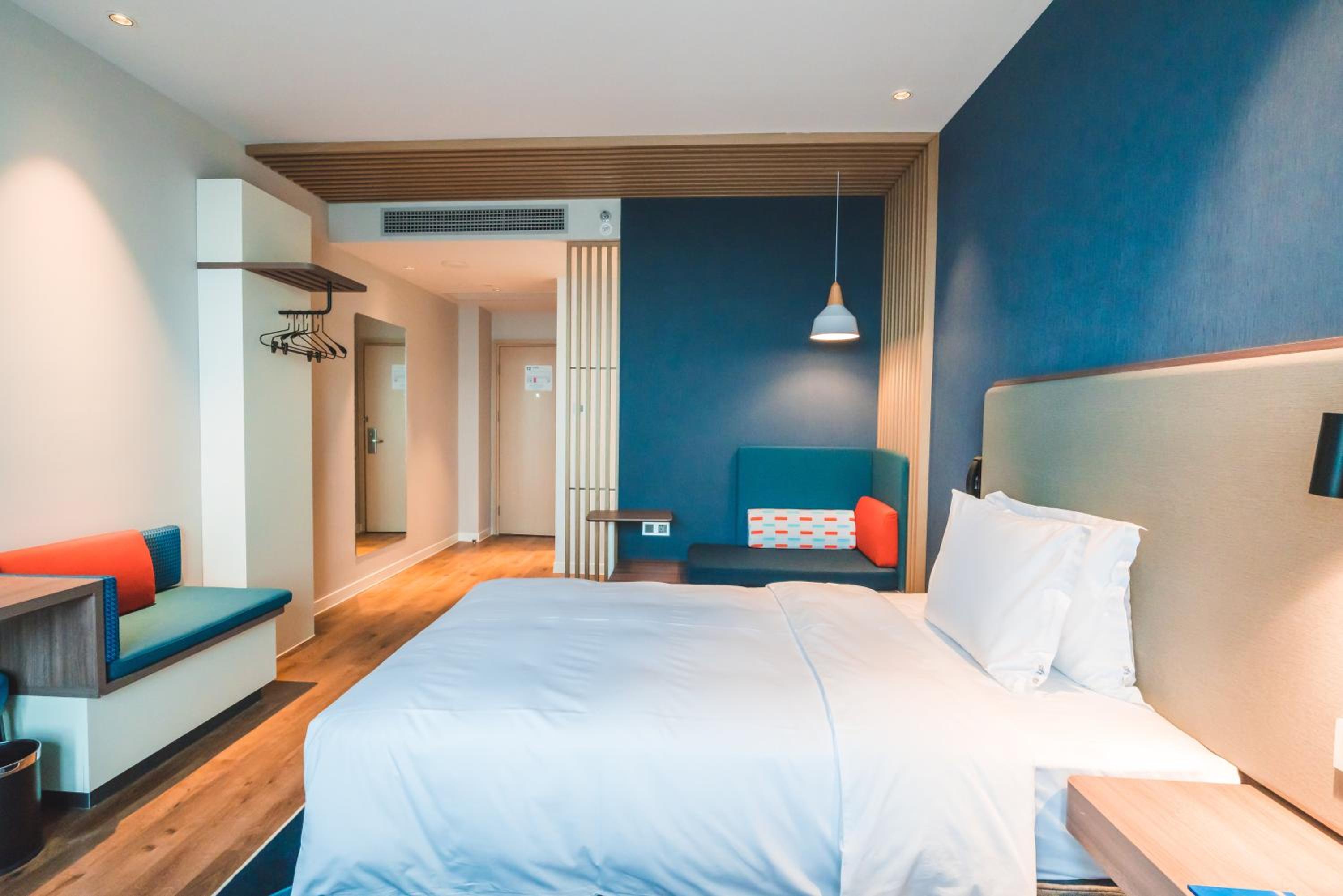 Standard King Room - Photo 4