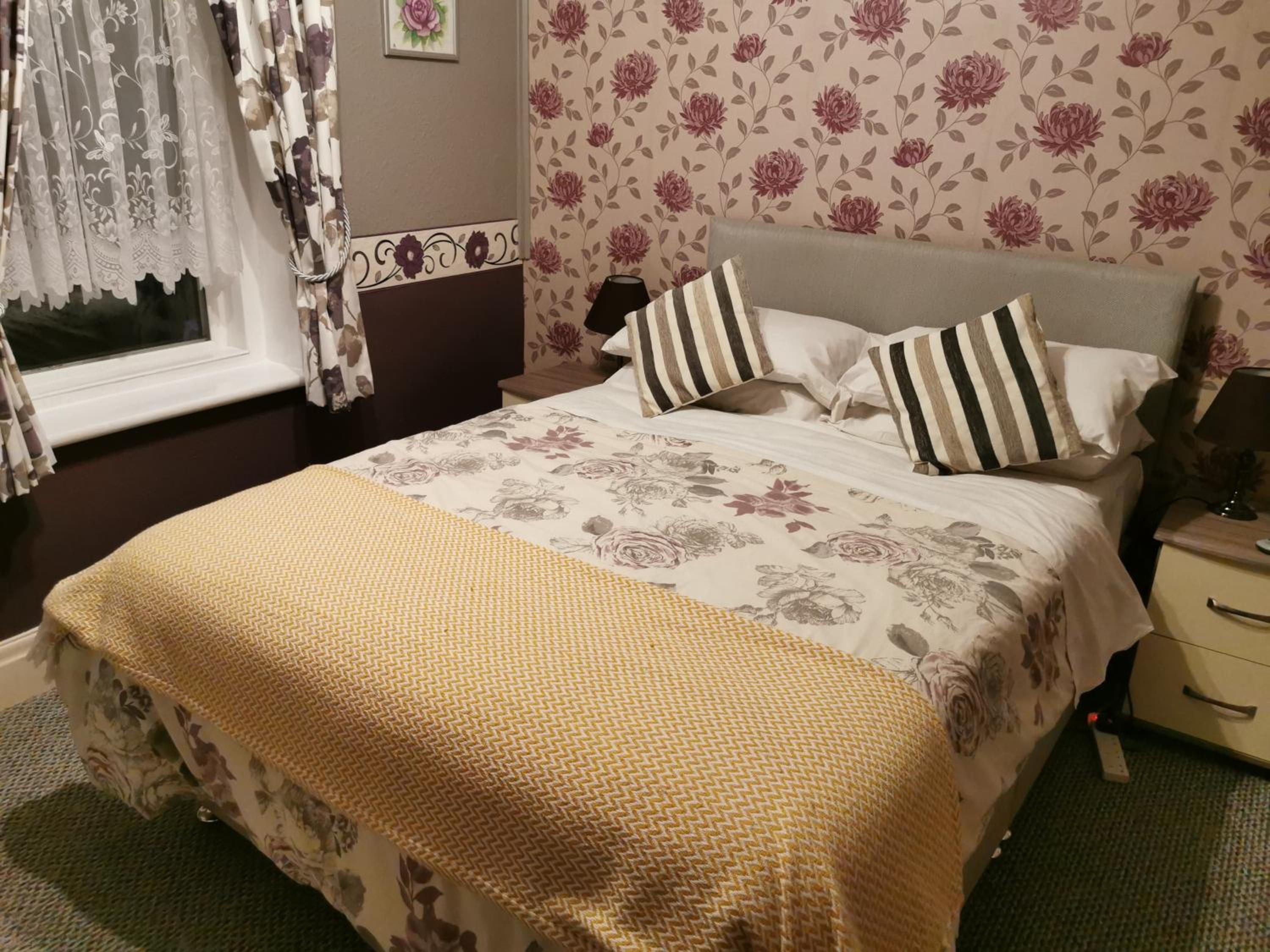 Double Room with Private Bathroom - Photo 6