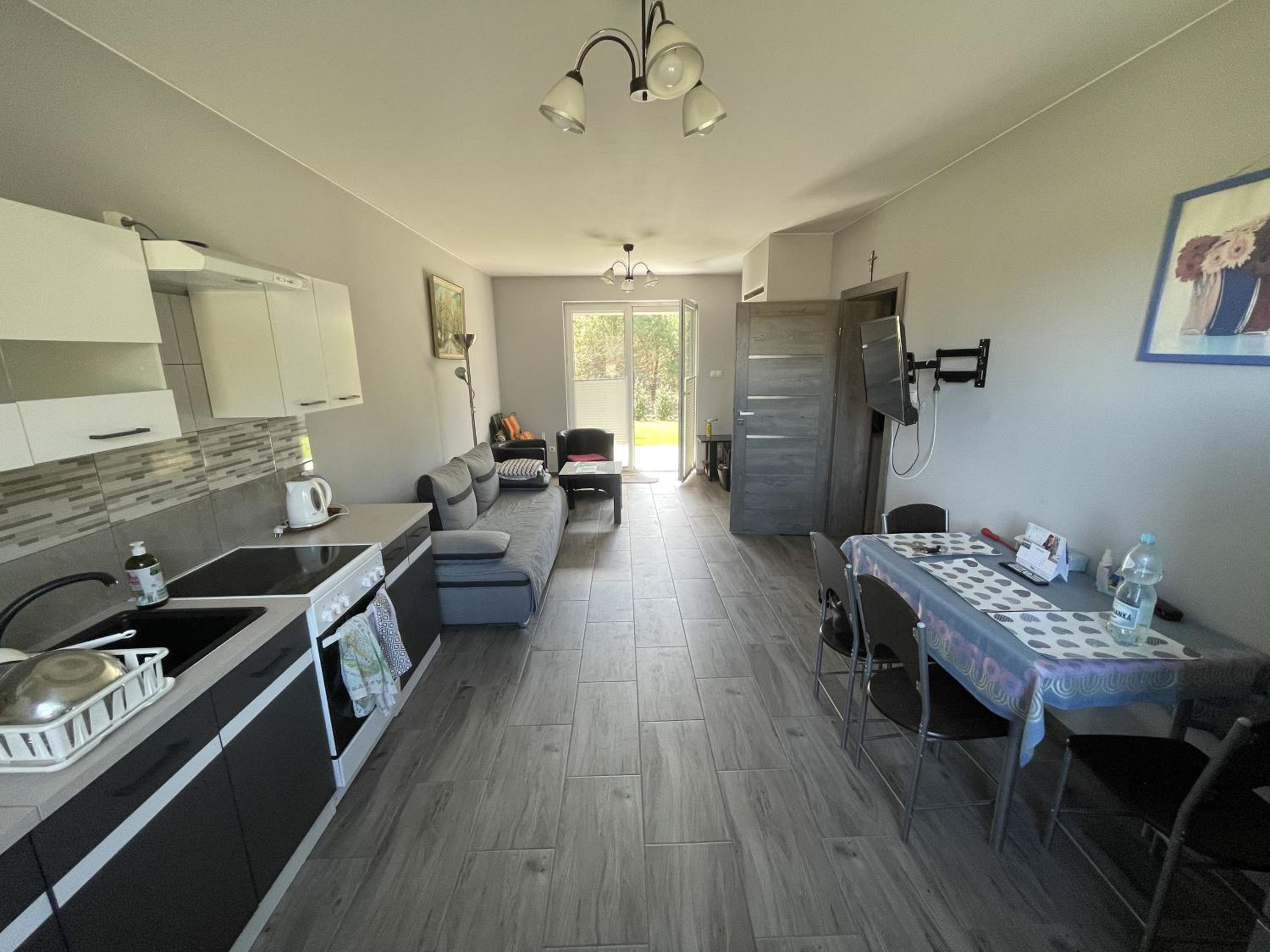 Two-Bedroom House - Photo 2