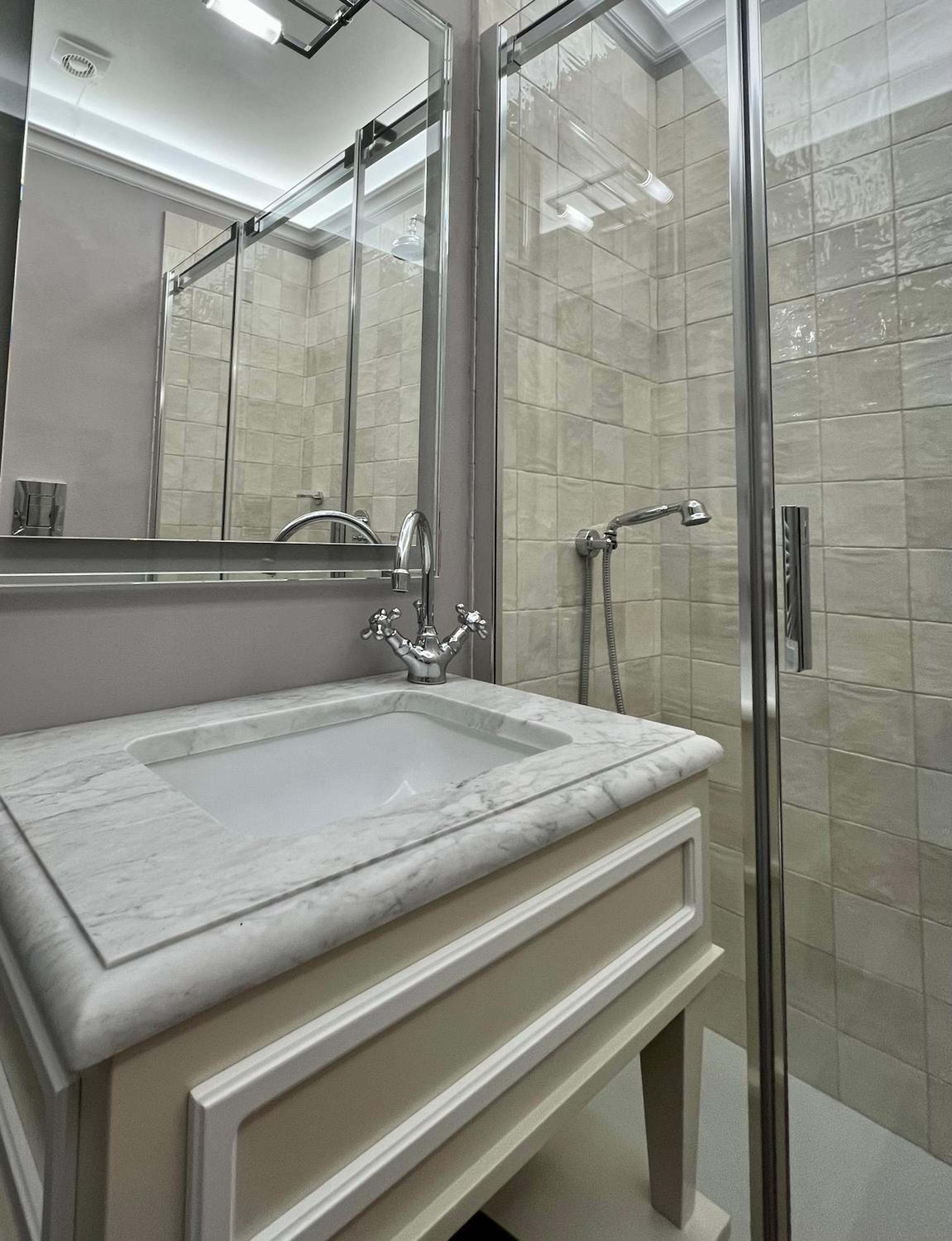 Double or Twin Room with View - Photo 2