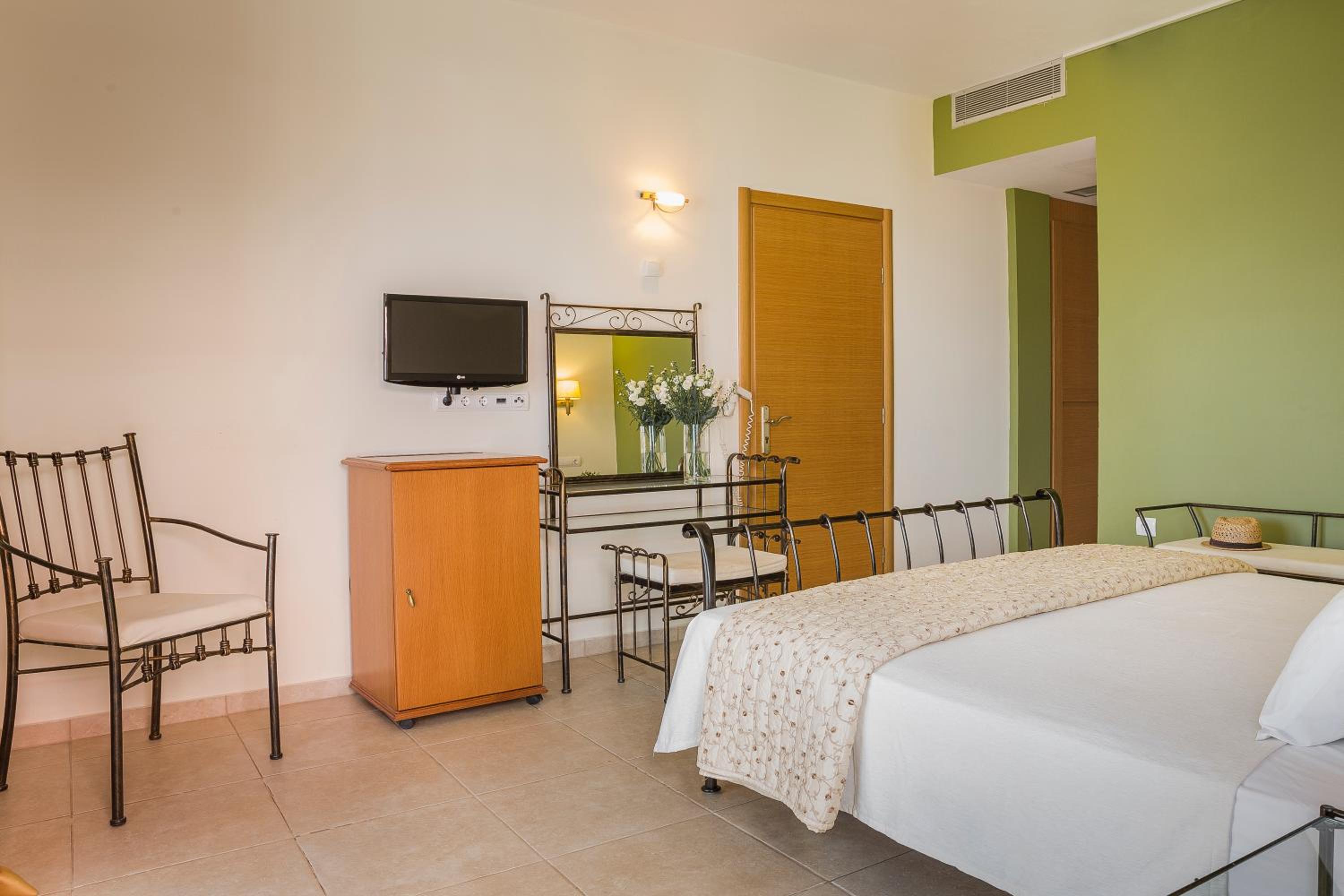 Double Room - Photo 6