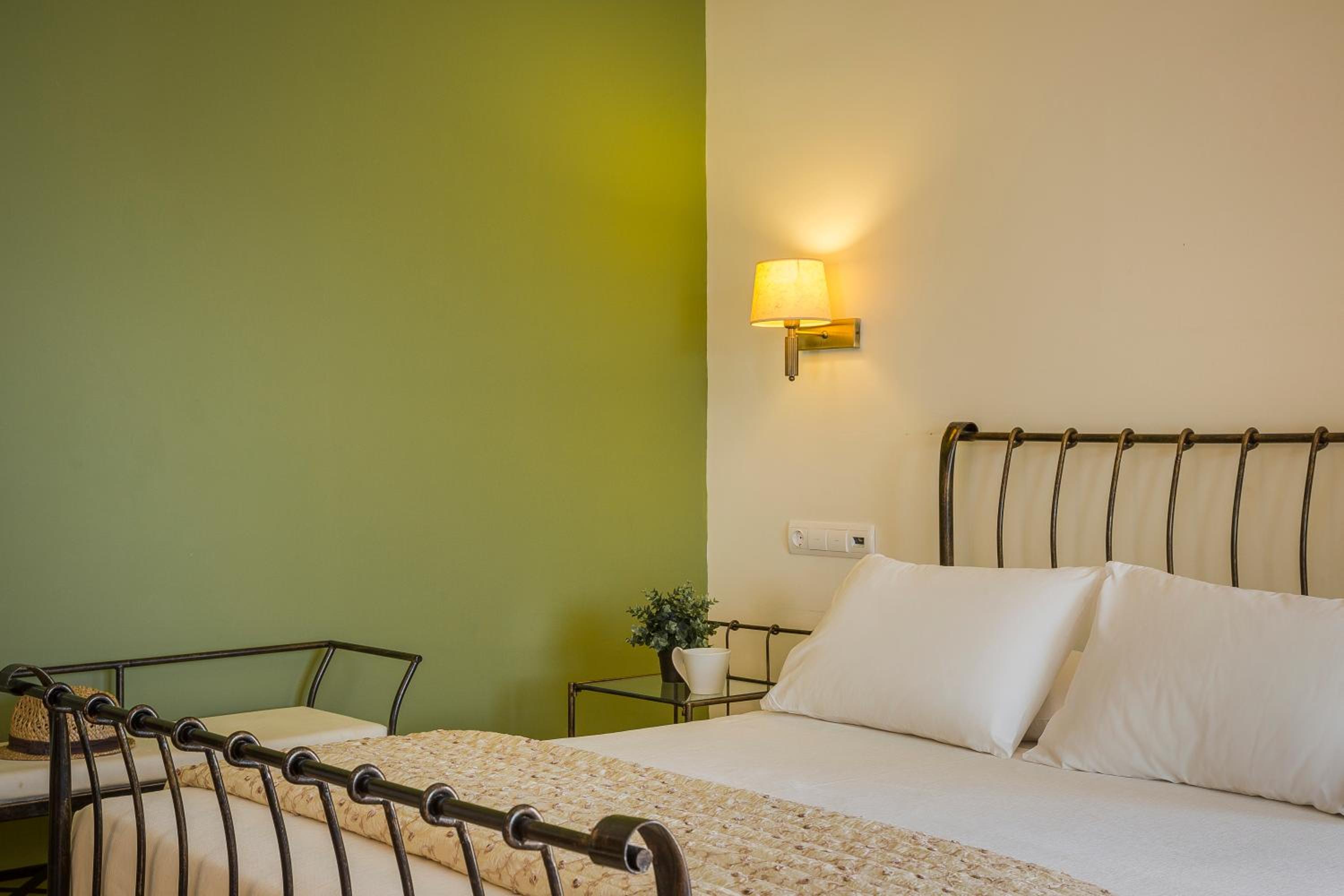 Double Room - Photo 2