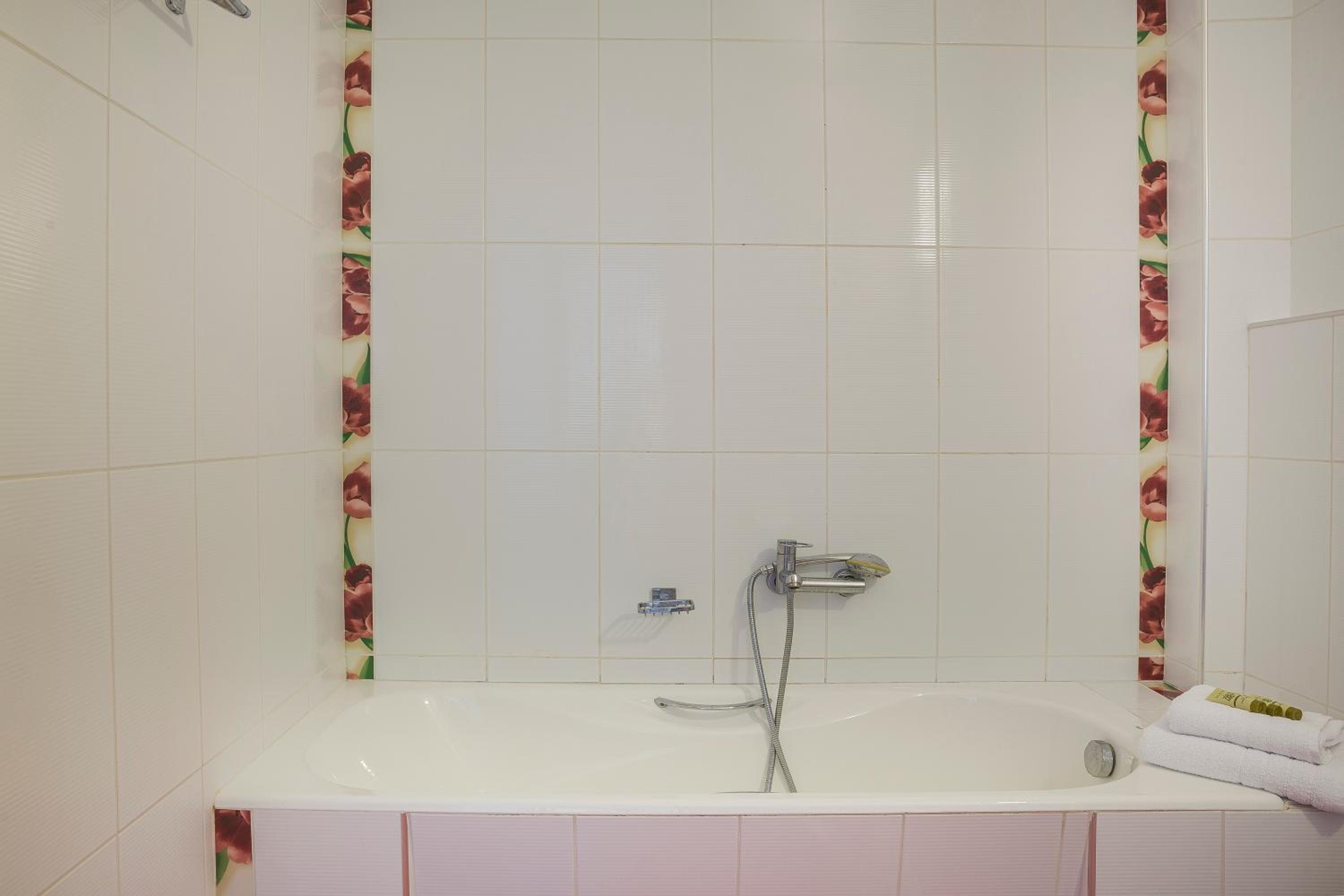 Deluxe Double Room with Sea View - Photo 8