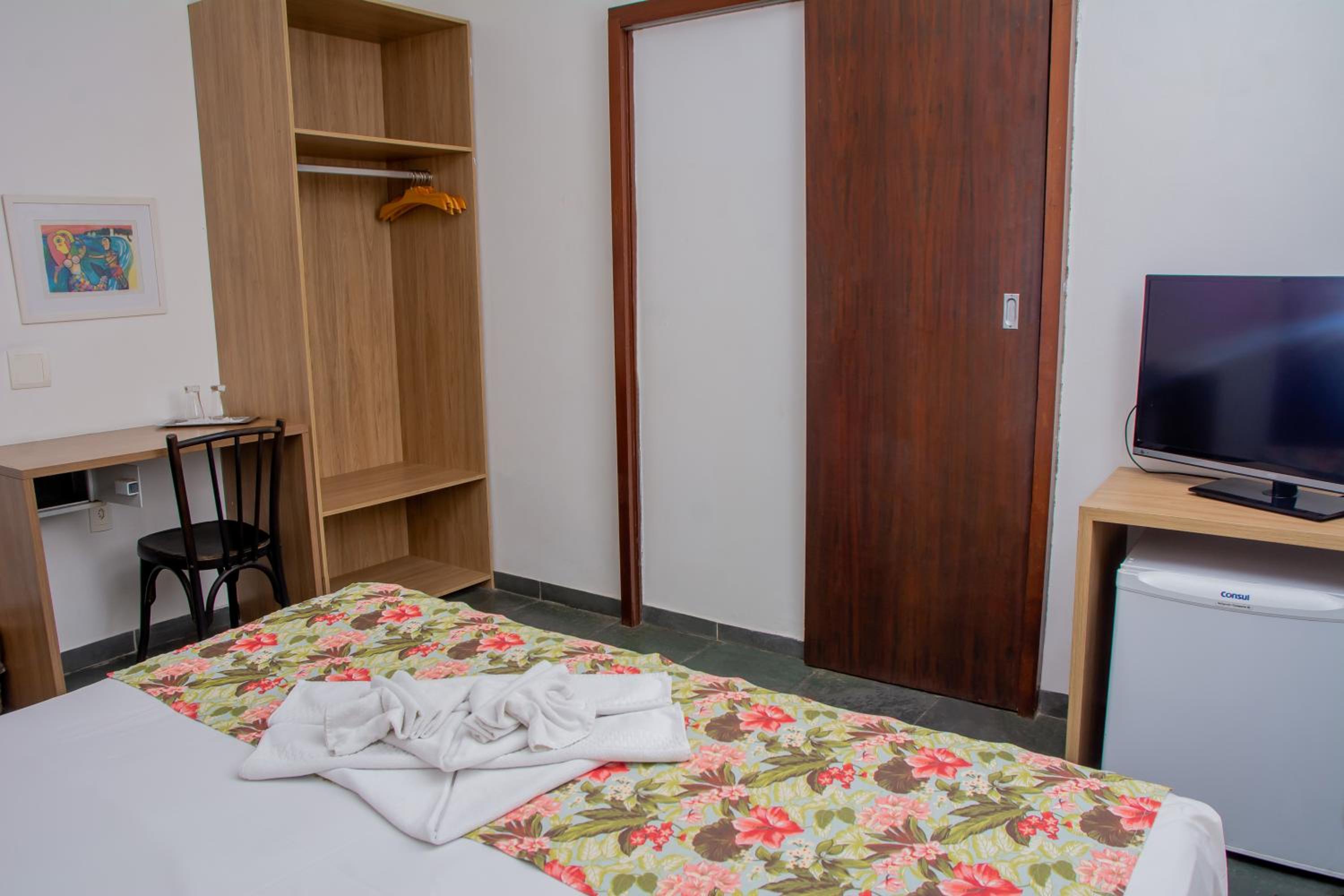 Standard Double or Twin Room - Photo 11