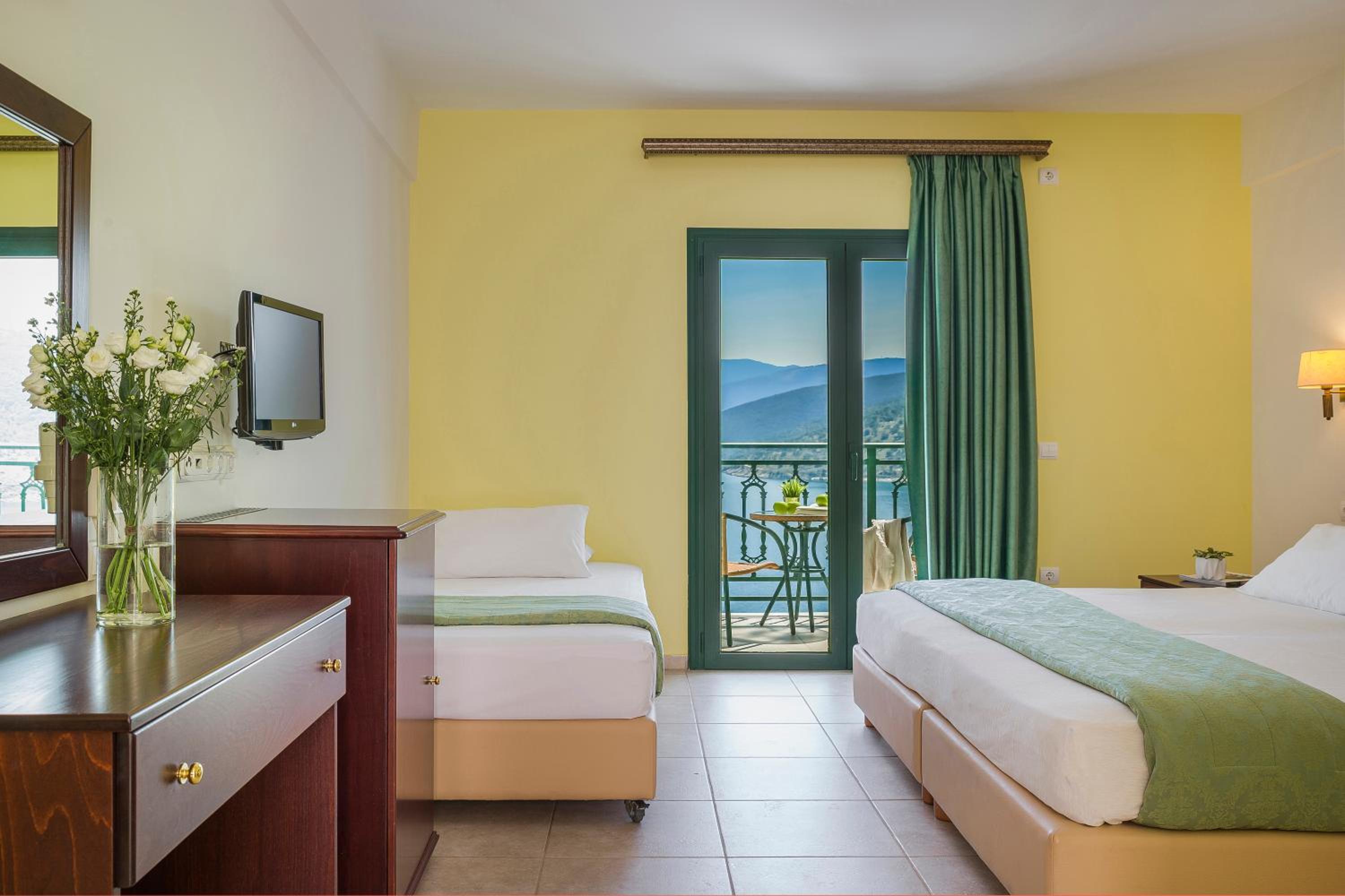 Deluxe Double Room with Sea View - Photo 3