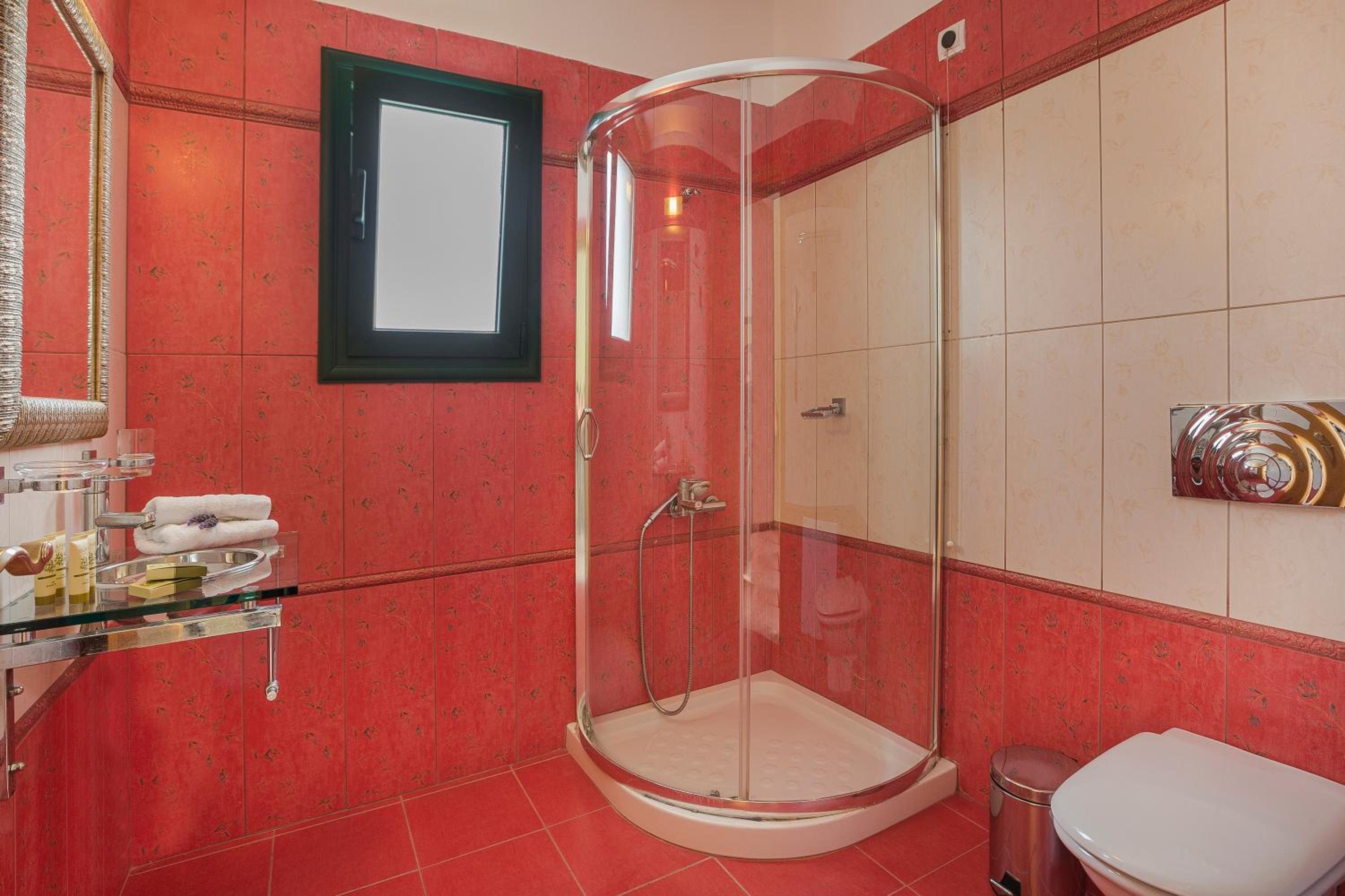 Deluxe Double Room with Sea View - Photo 9
