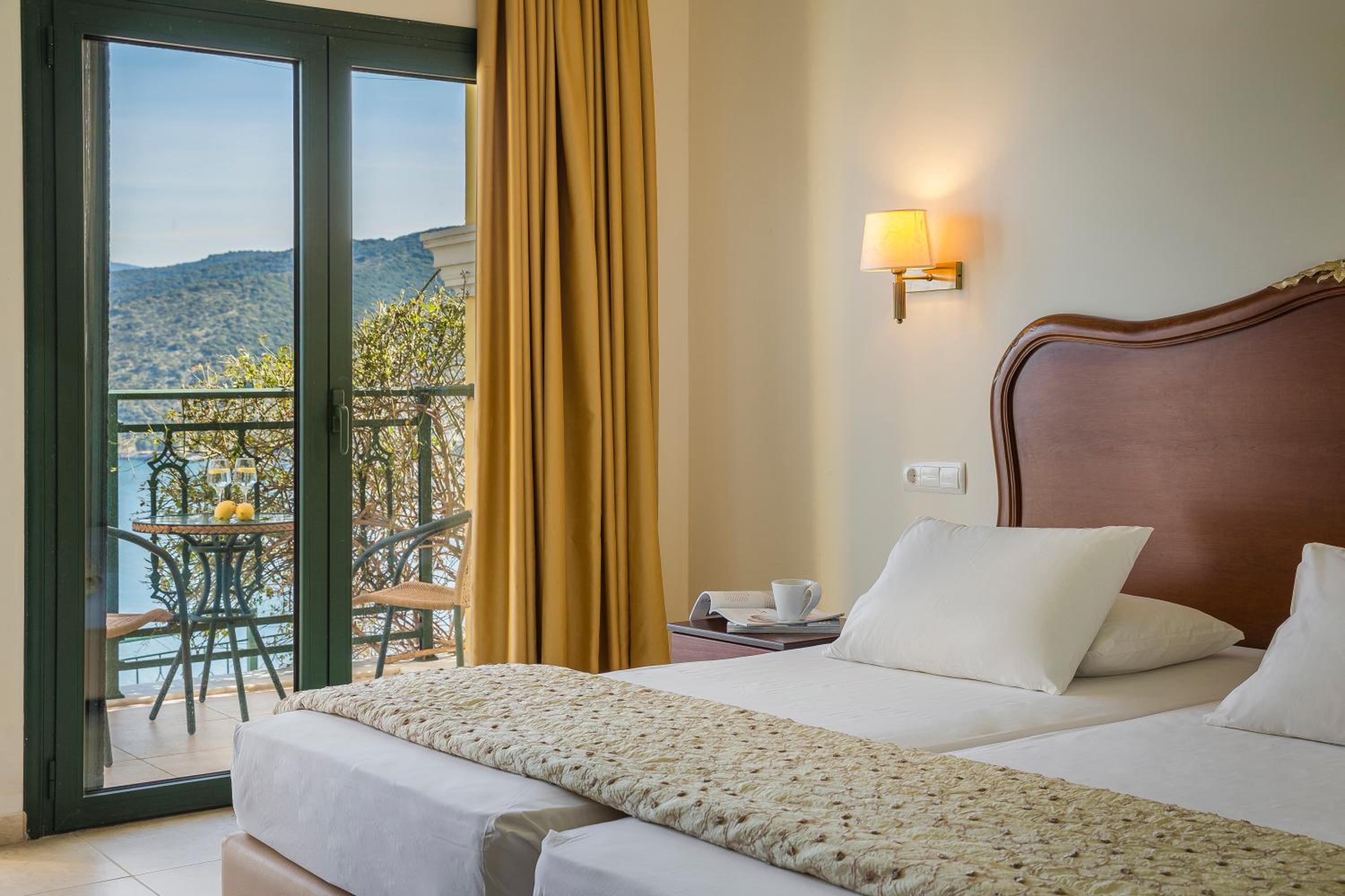 Deluxe Double Room with Sea View - Photo 5