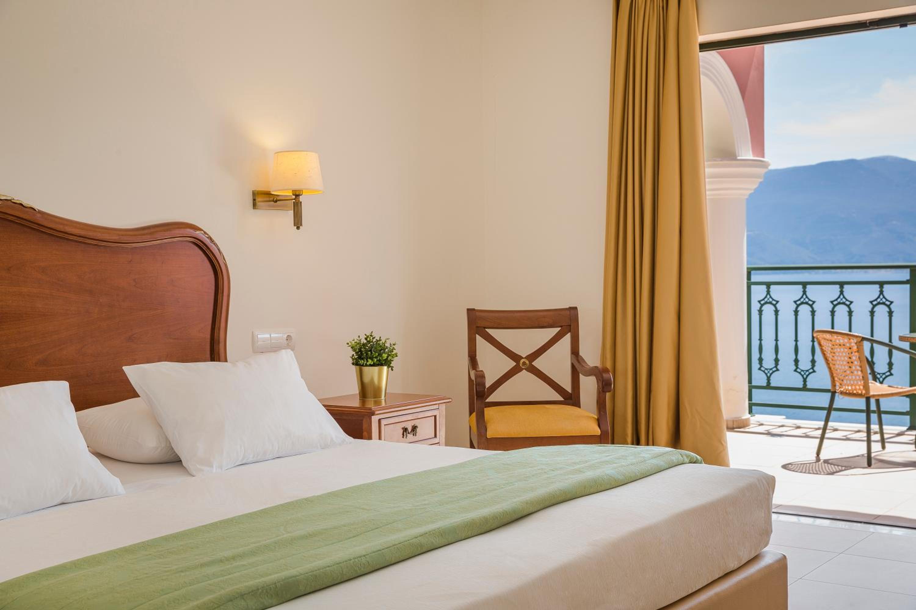 Family Suite with Sea View - Photo 9