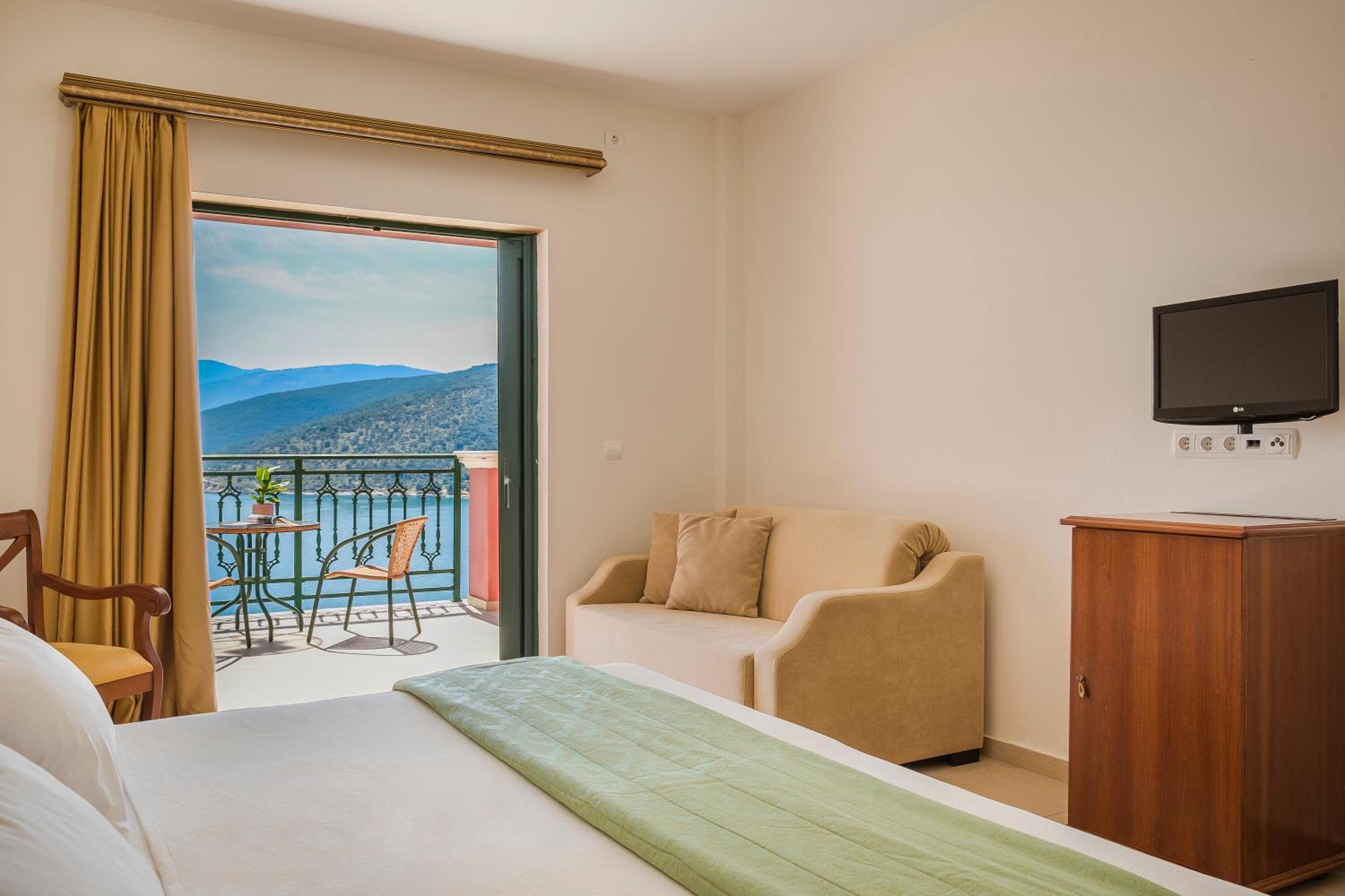 Family Suite with Sea View - Photo 4
