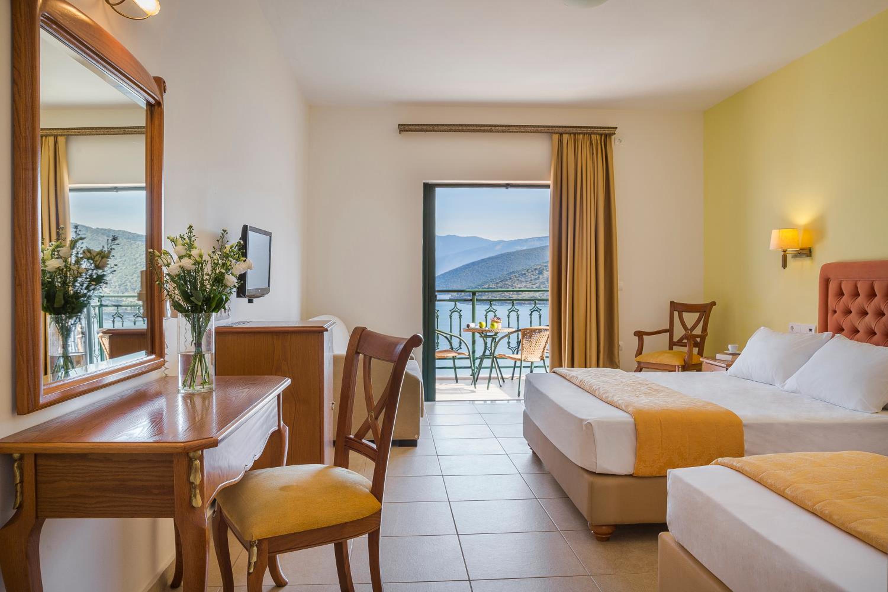 Family Suite with Sea View - Photo 3