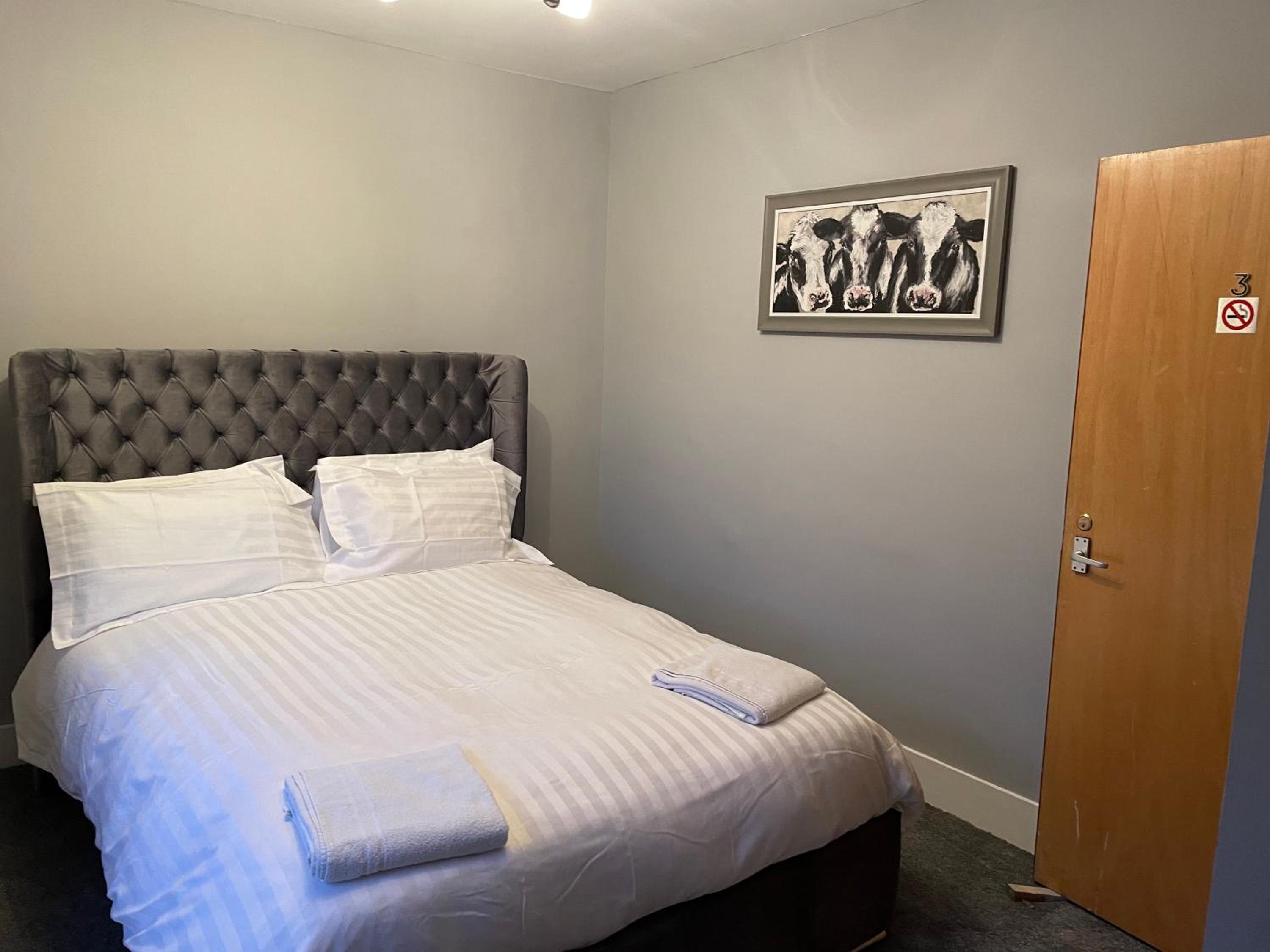 Standard Double Room with Shared Bathroom photo 3