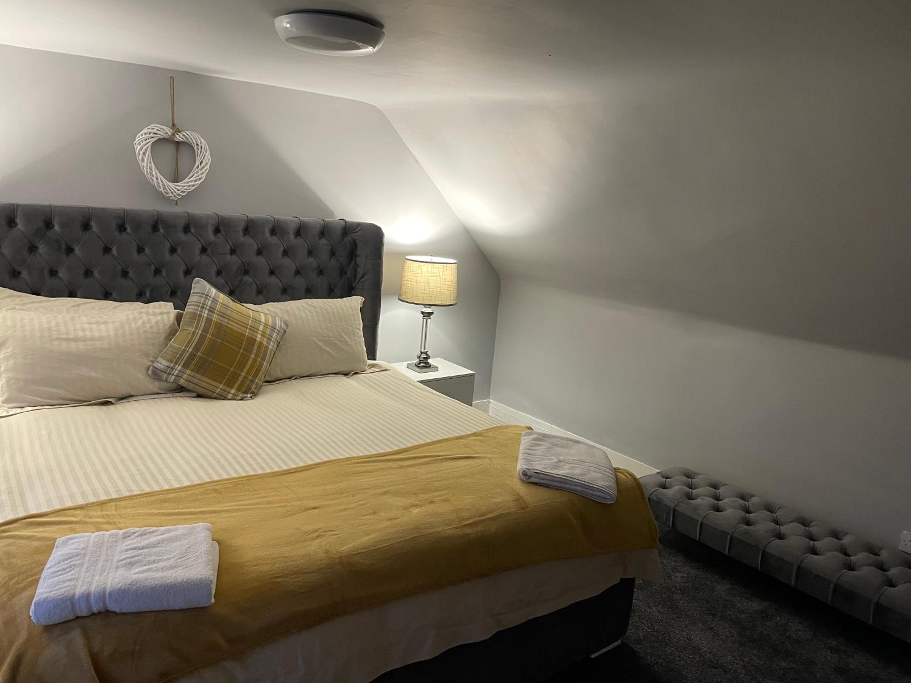 Deluxe Double Room with Shower - Photo 3