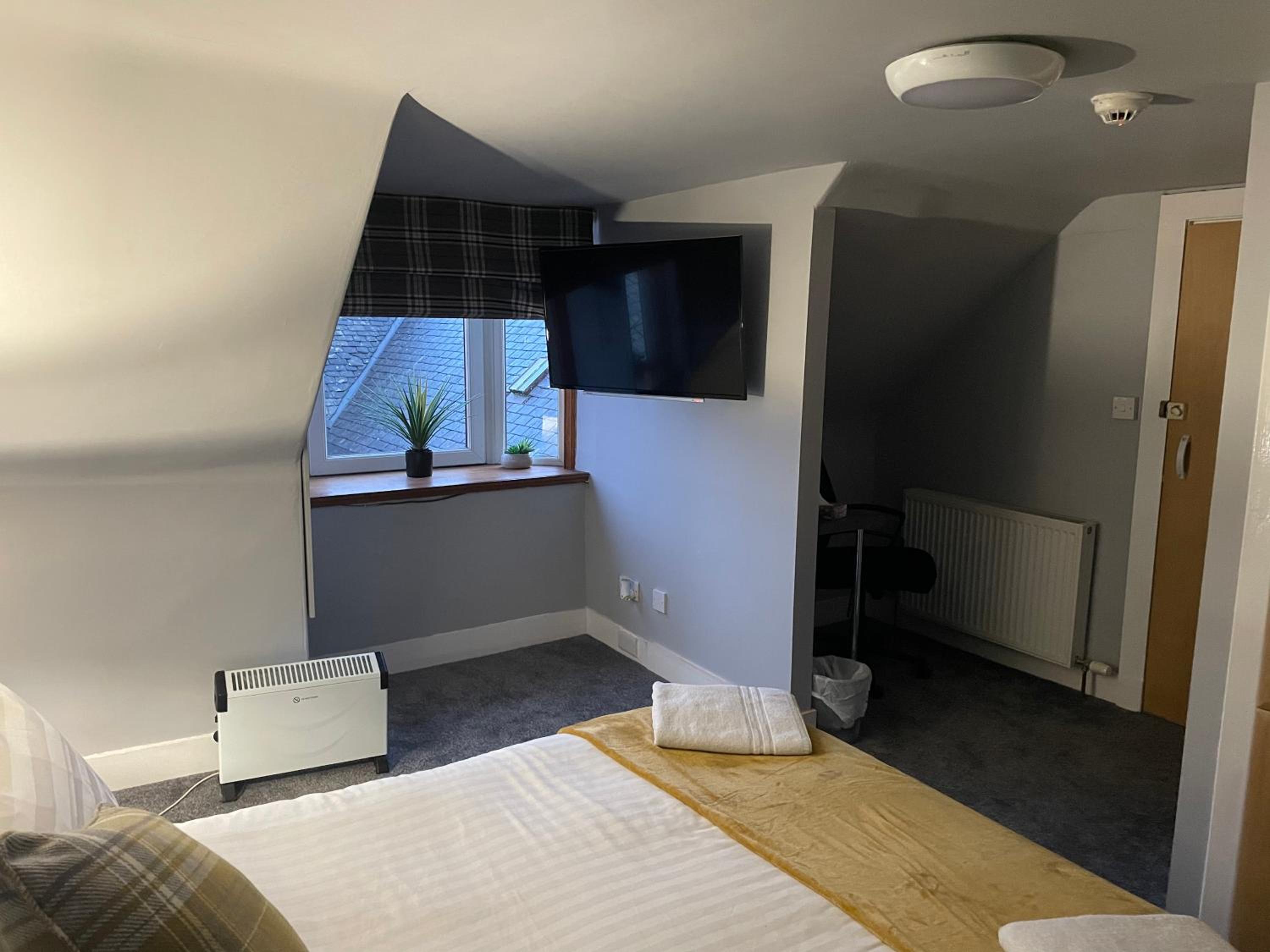 Deluxe Double Room with Shower - Photo 2