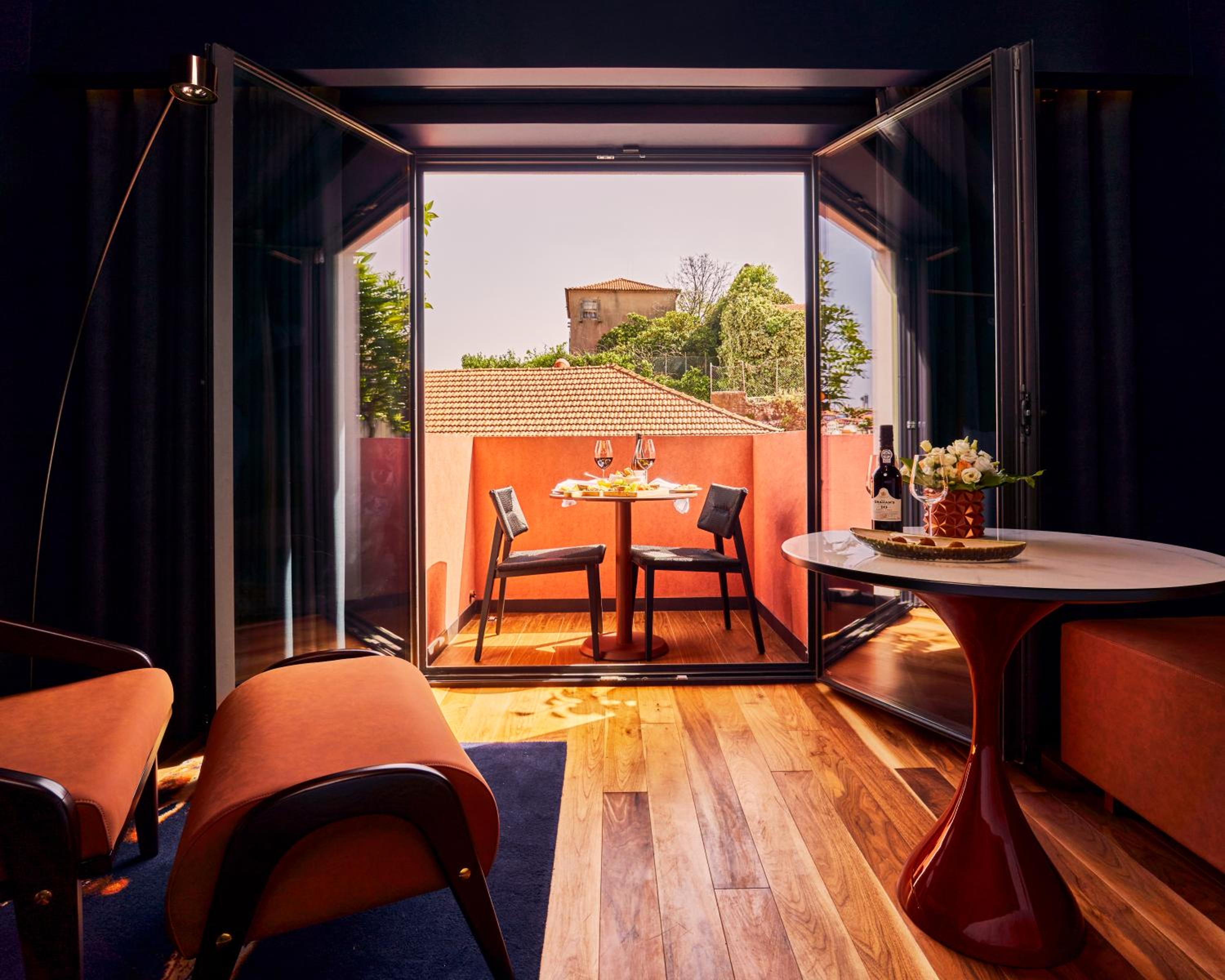 Superior Room With Balcony - Photo 3