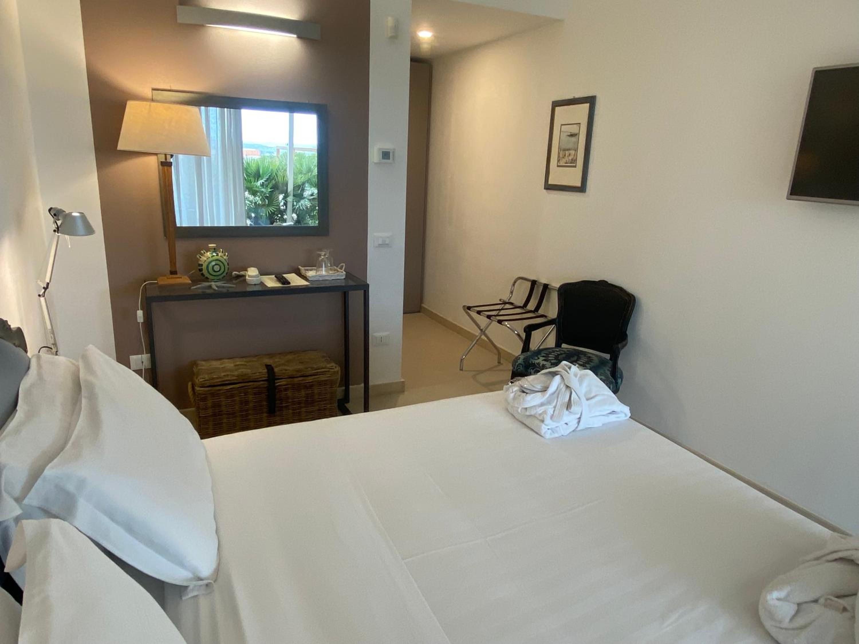 Standard King Room photo 3