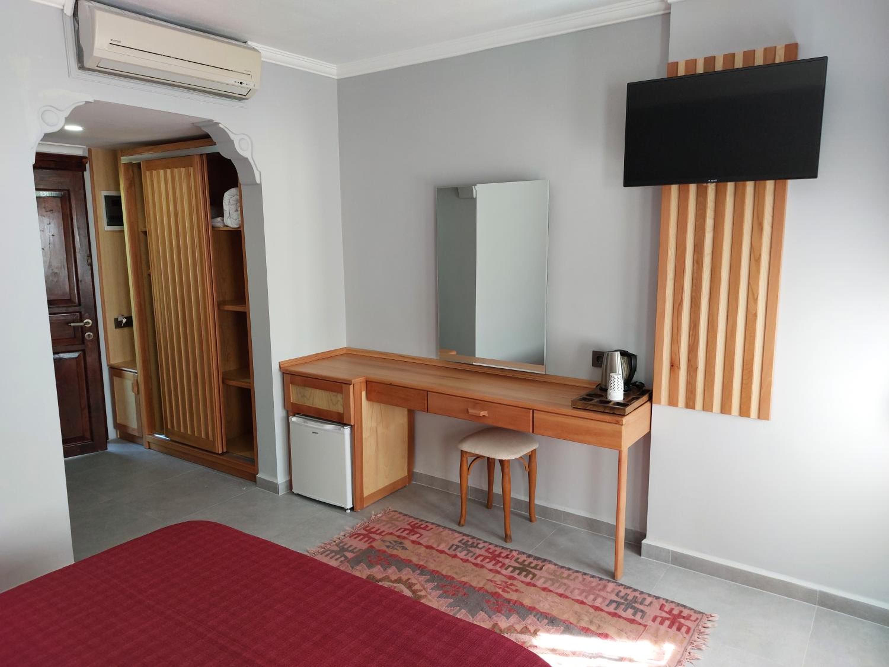 Double Room with Balcony (2 Adults + 1 Child) - Photo 1