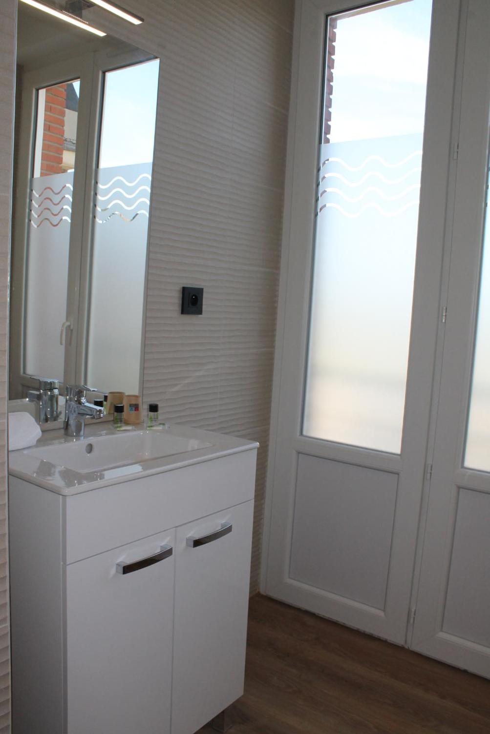 Deluxe Double Room - Photo 10