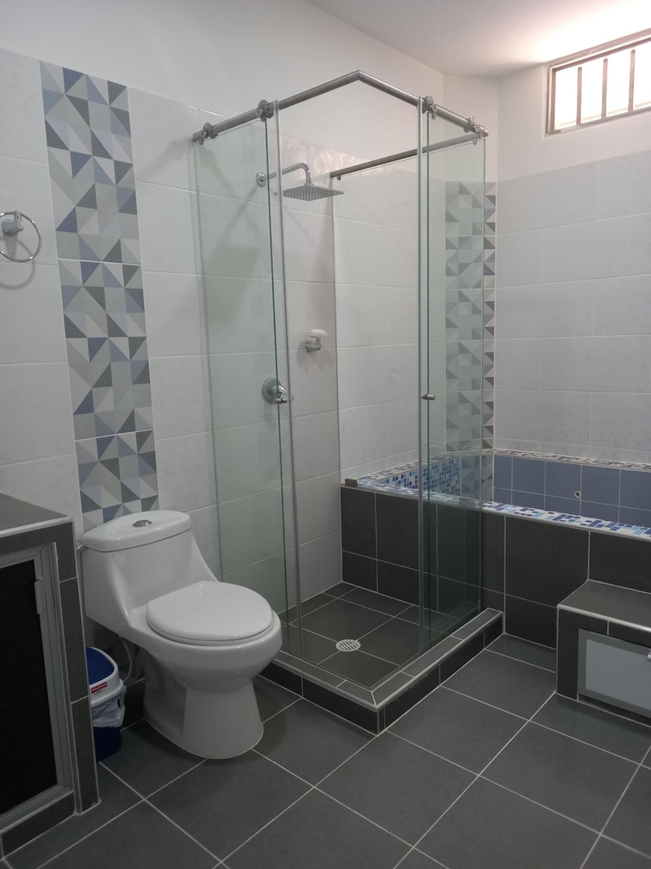 Quadruple Room with Private Bathroom photo 2