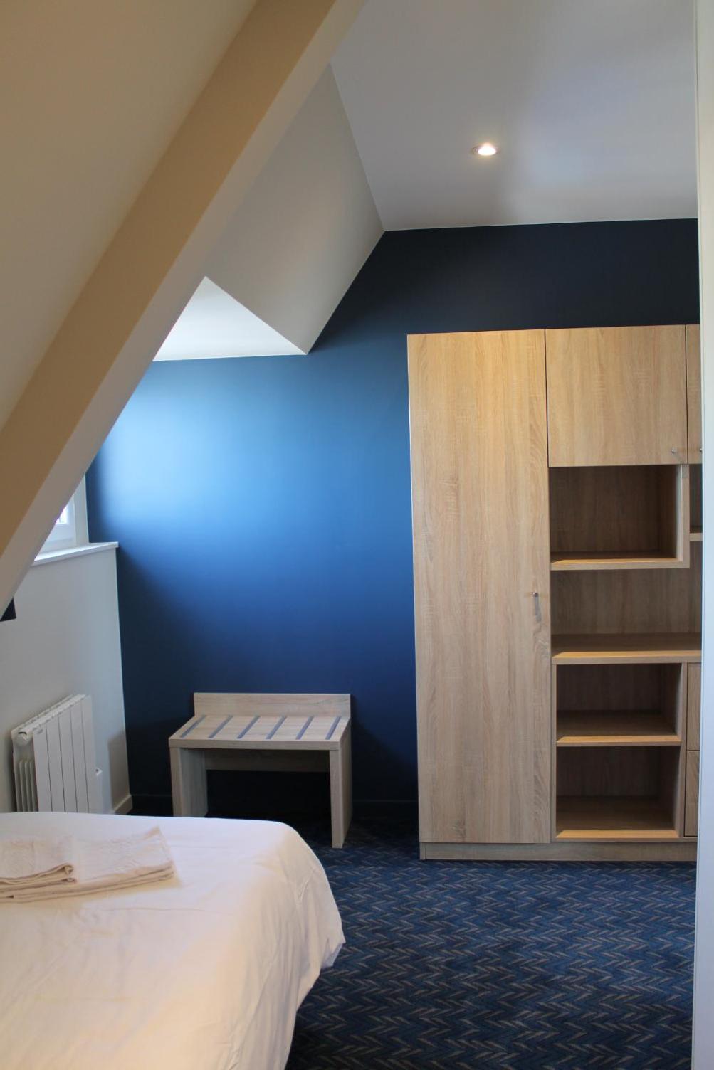 Triple Room with Sea View - Photo 8