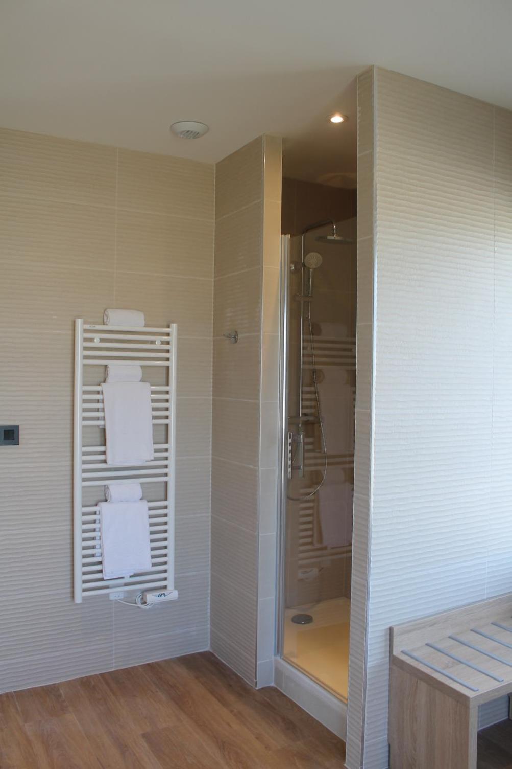 Superior Suite - Photo 10