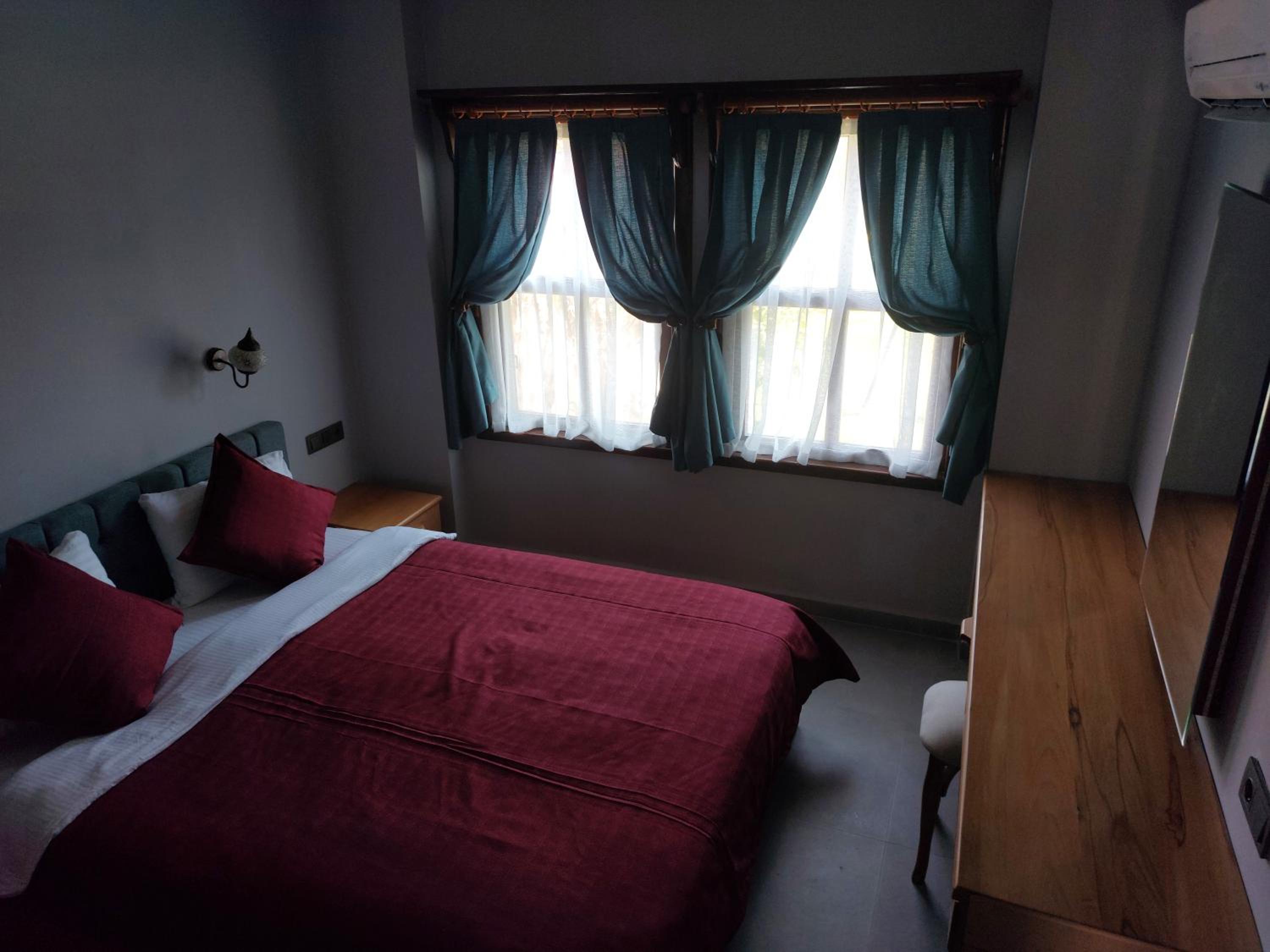 Family Room with Garden View - Photo 4