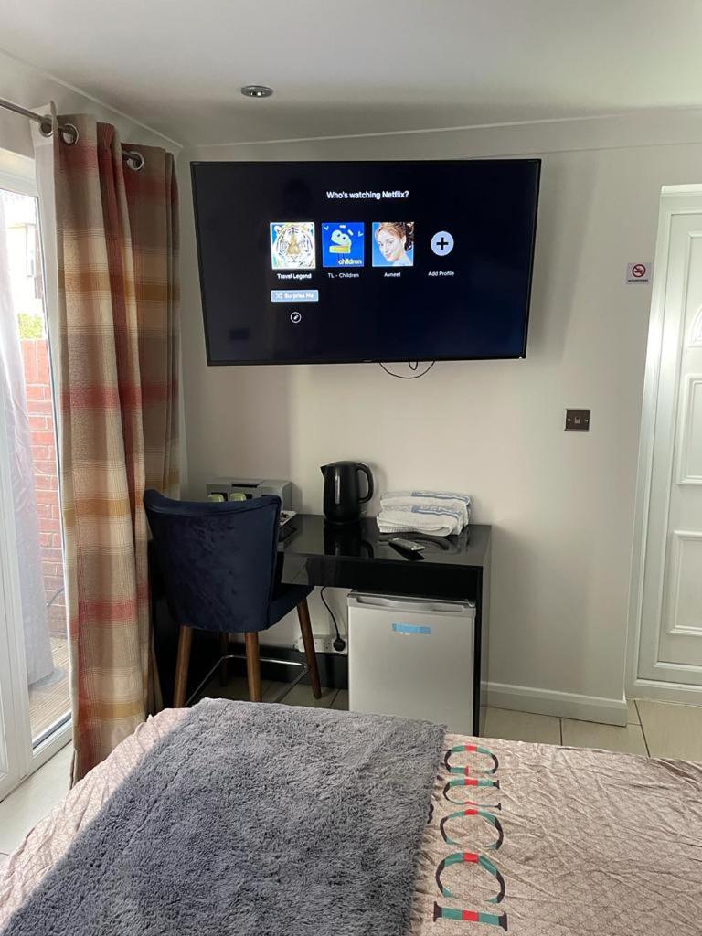 Double Room With Private Bathroom photo 1