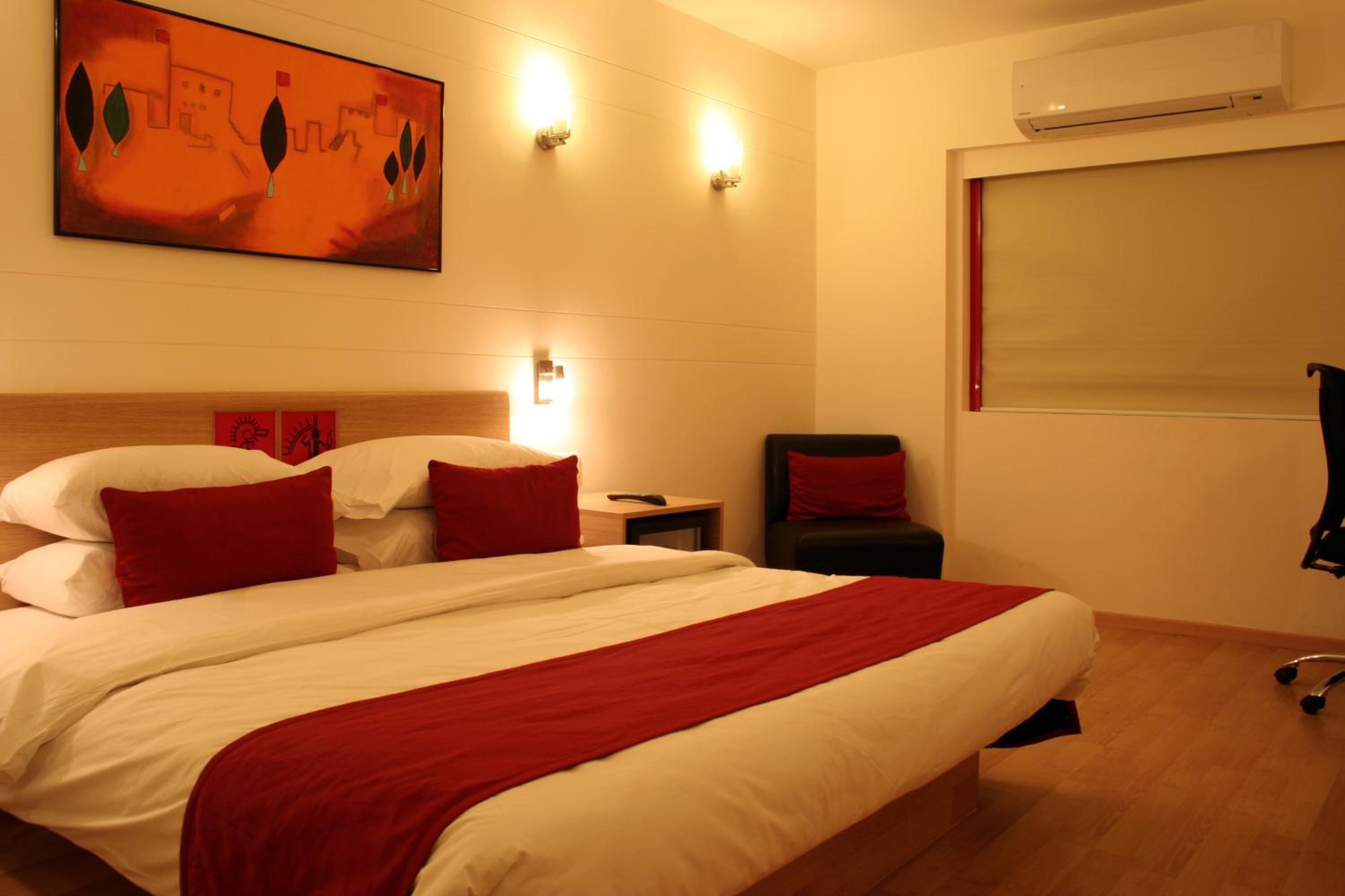 Business Double or Twin Room (Complimentary Hi-Tea,15% Off on Laundry service,Late Check-Out upto 2 hours (subject to availability) and Early Check-In upto 2 hours (subject to availability))