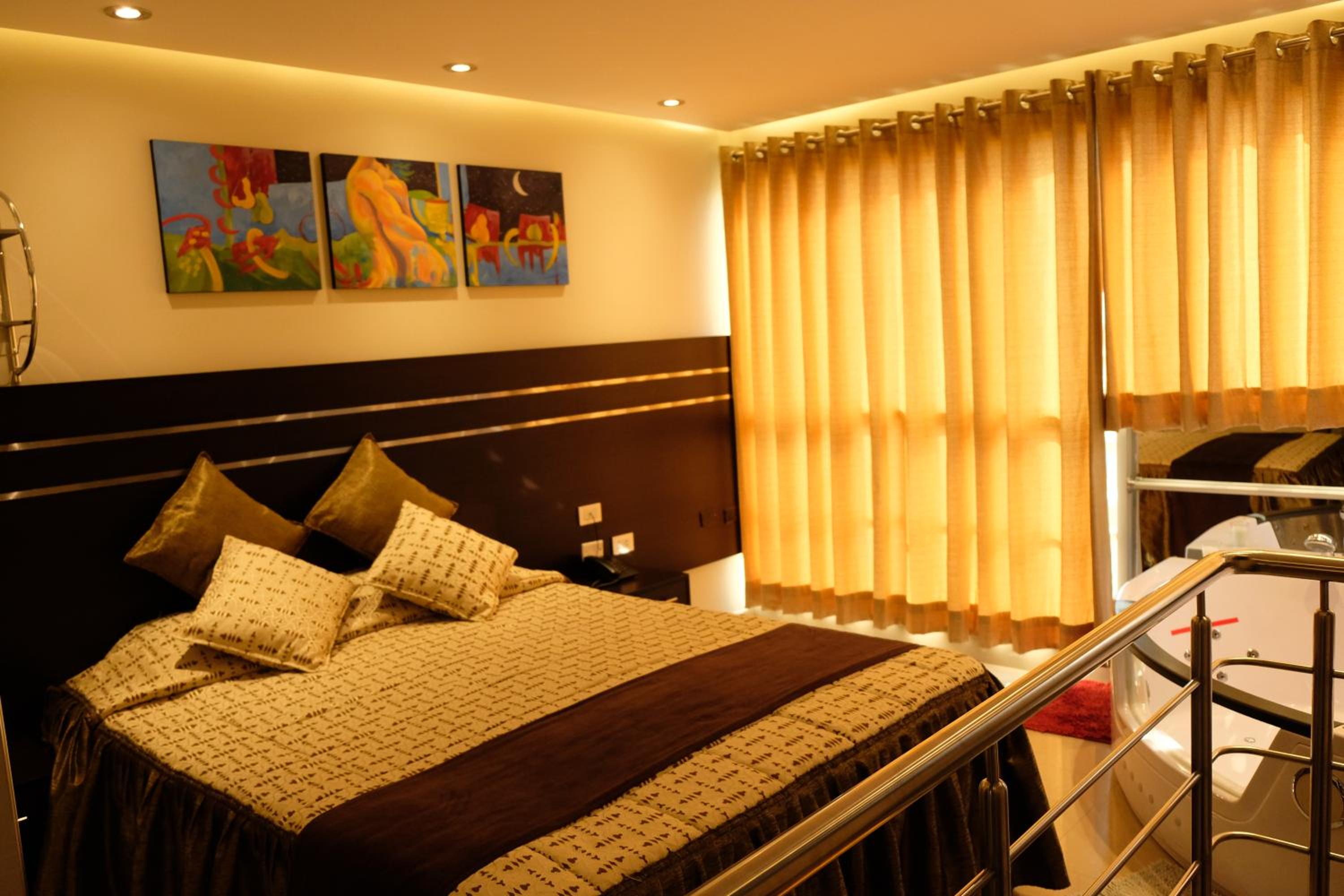 King Suite with Spa Bath photo 1
