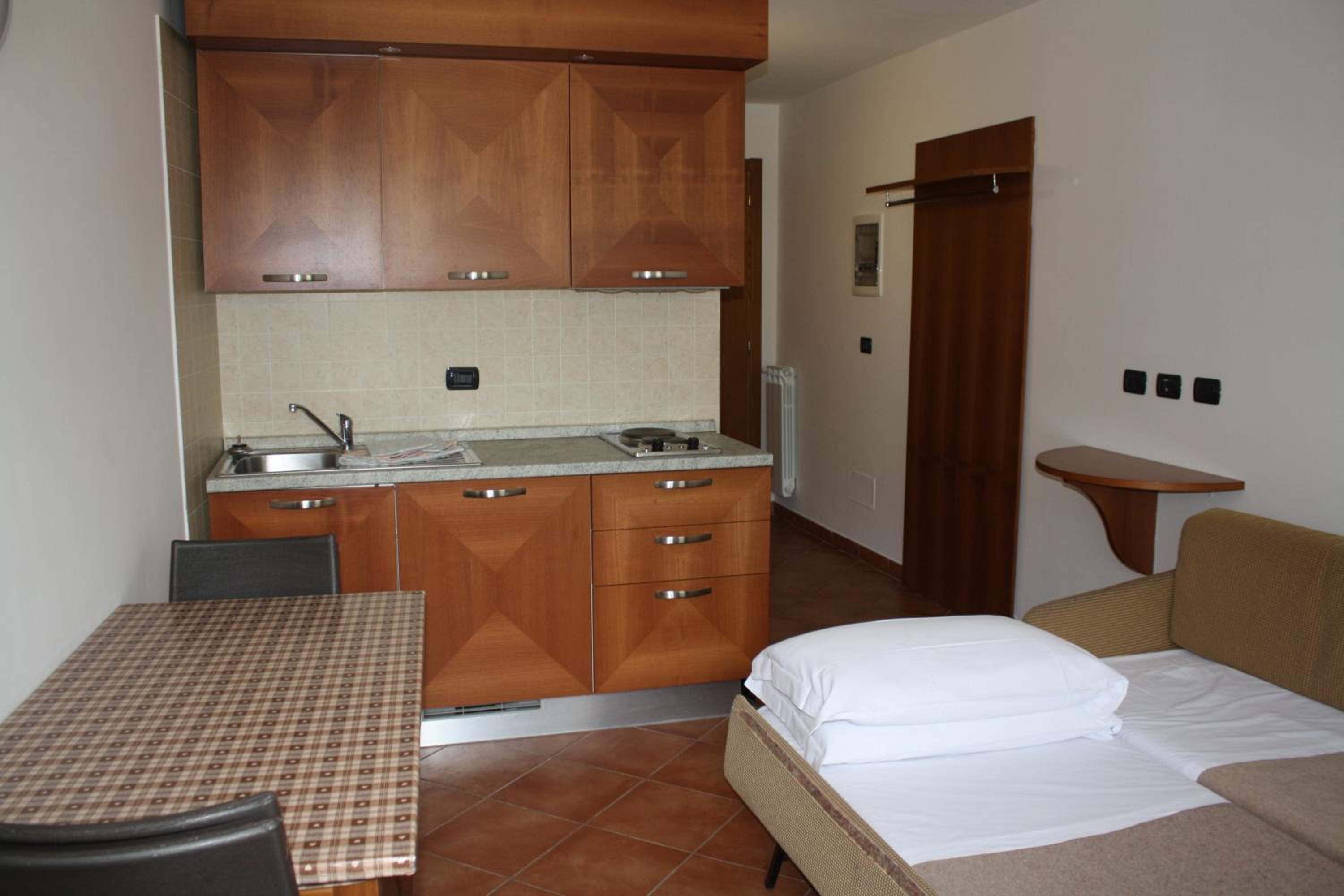 One-Bedroom Apartment with Mountain View (4 Adults)  photo 3