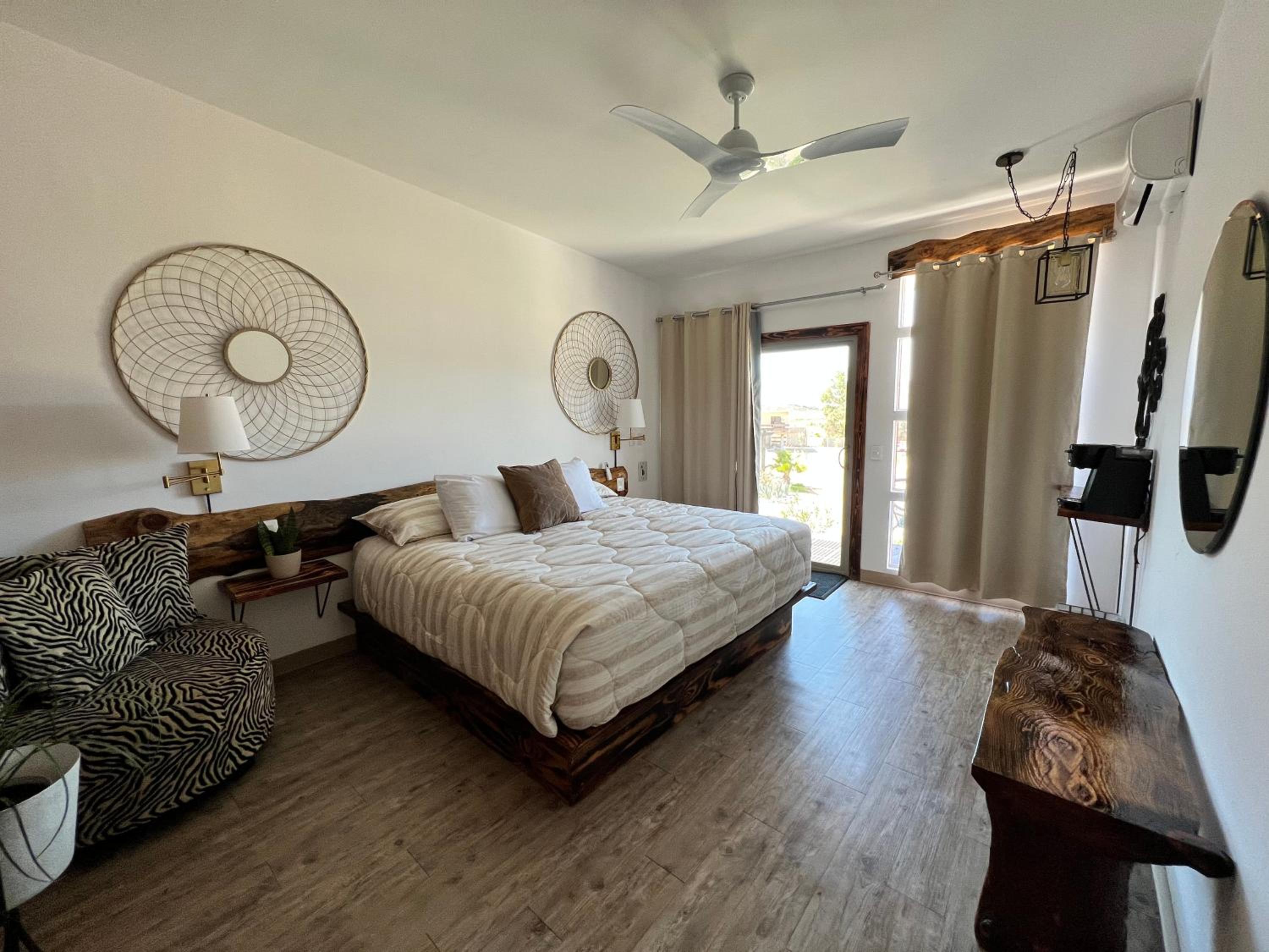 Superior Bungalow photo 1