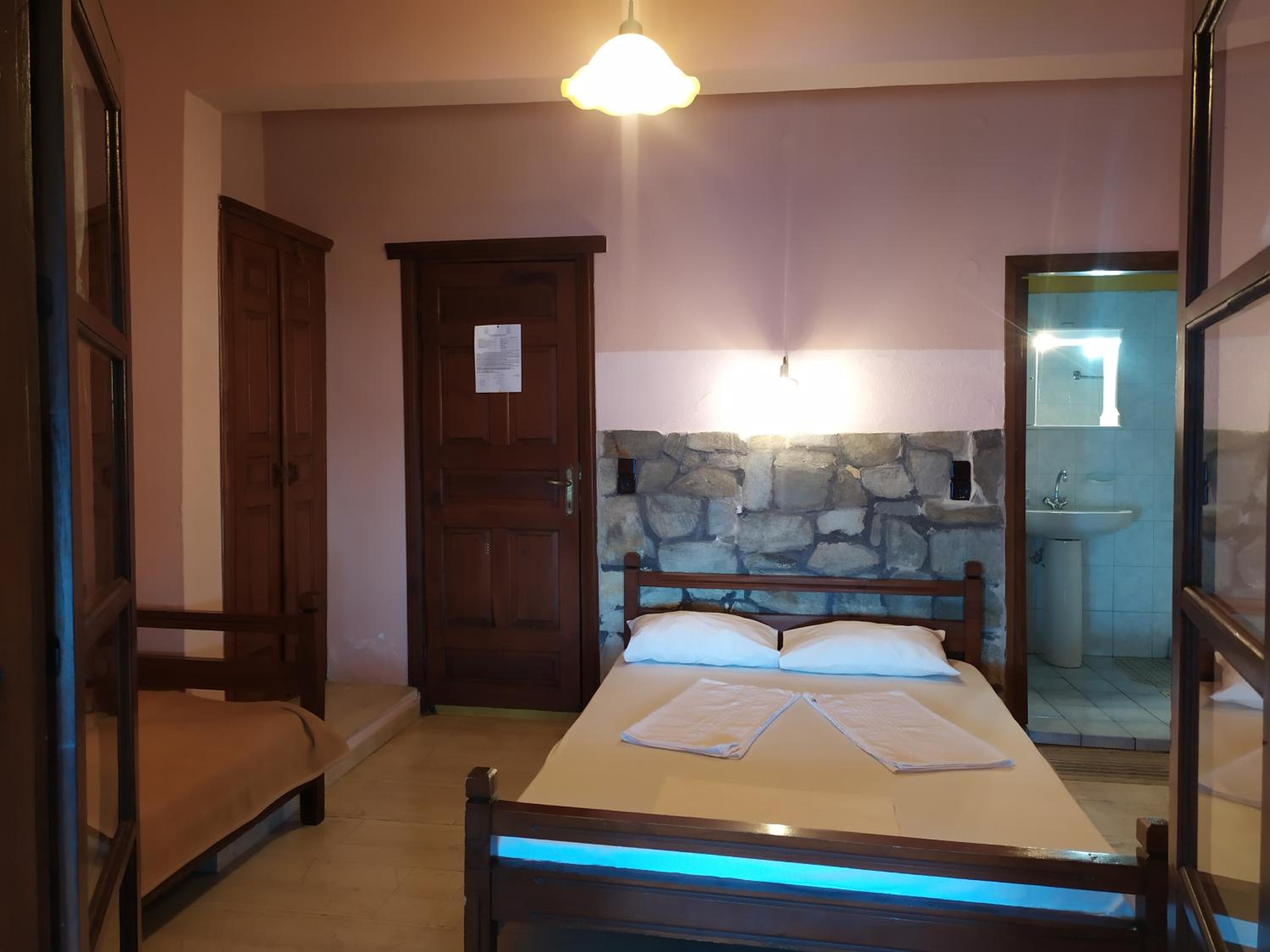 One-Bedroom Apartment - Photo 1