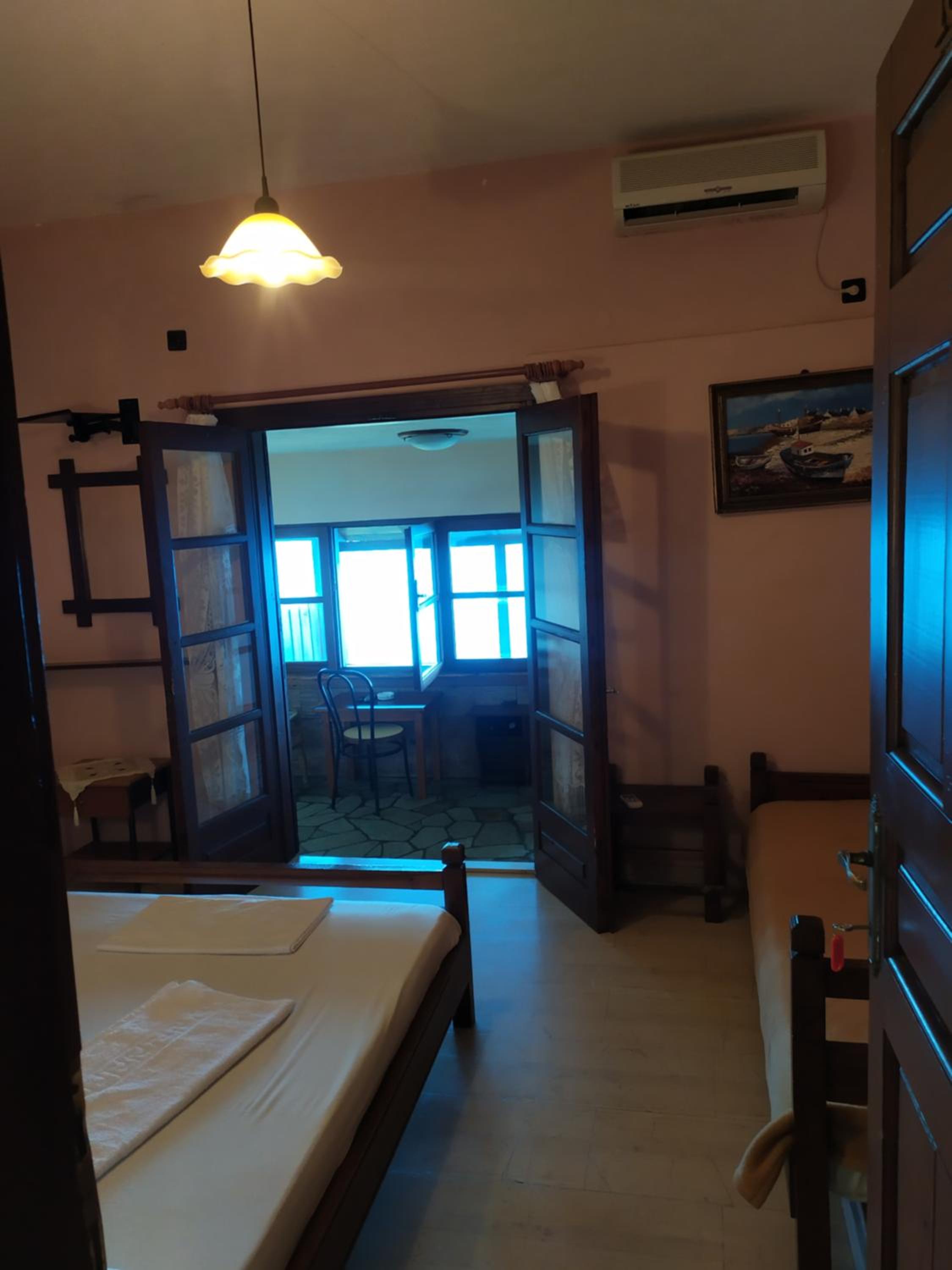 One-Bedroom Apartment - Photo 5