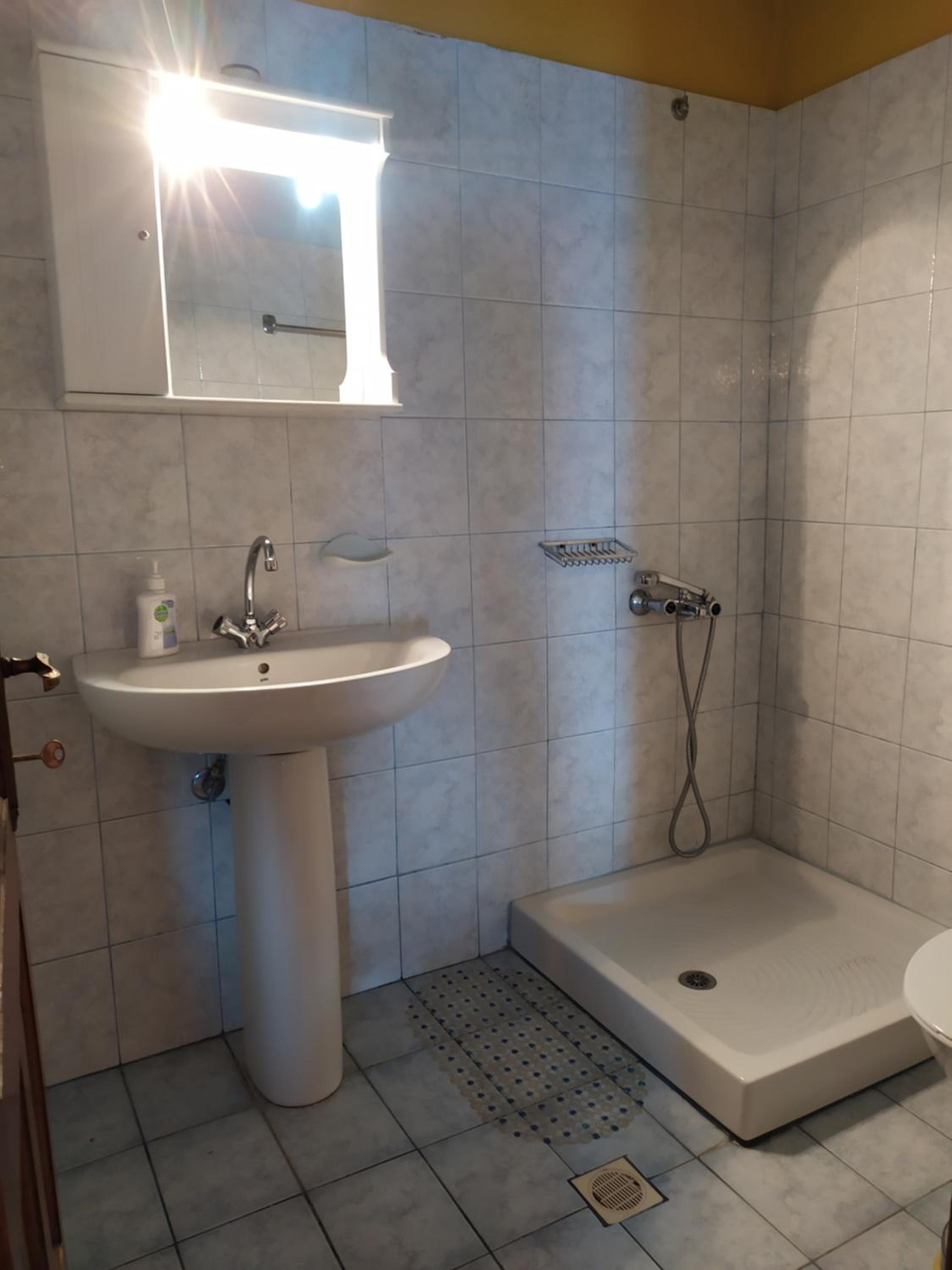 One-Bedroom Apartment - Photo 7