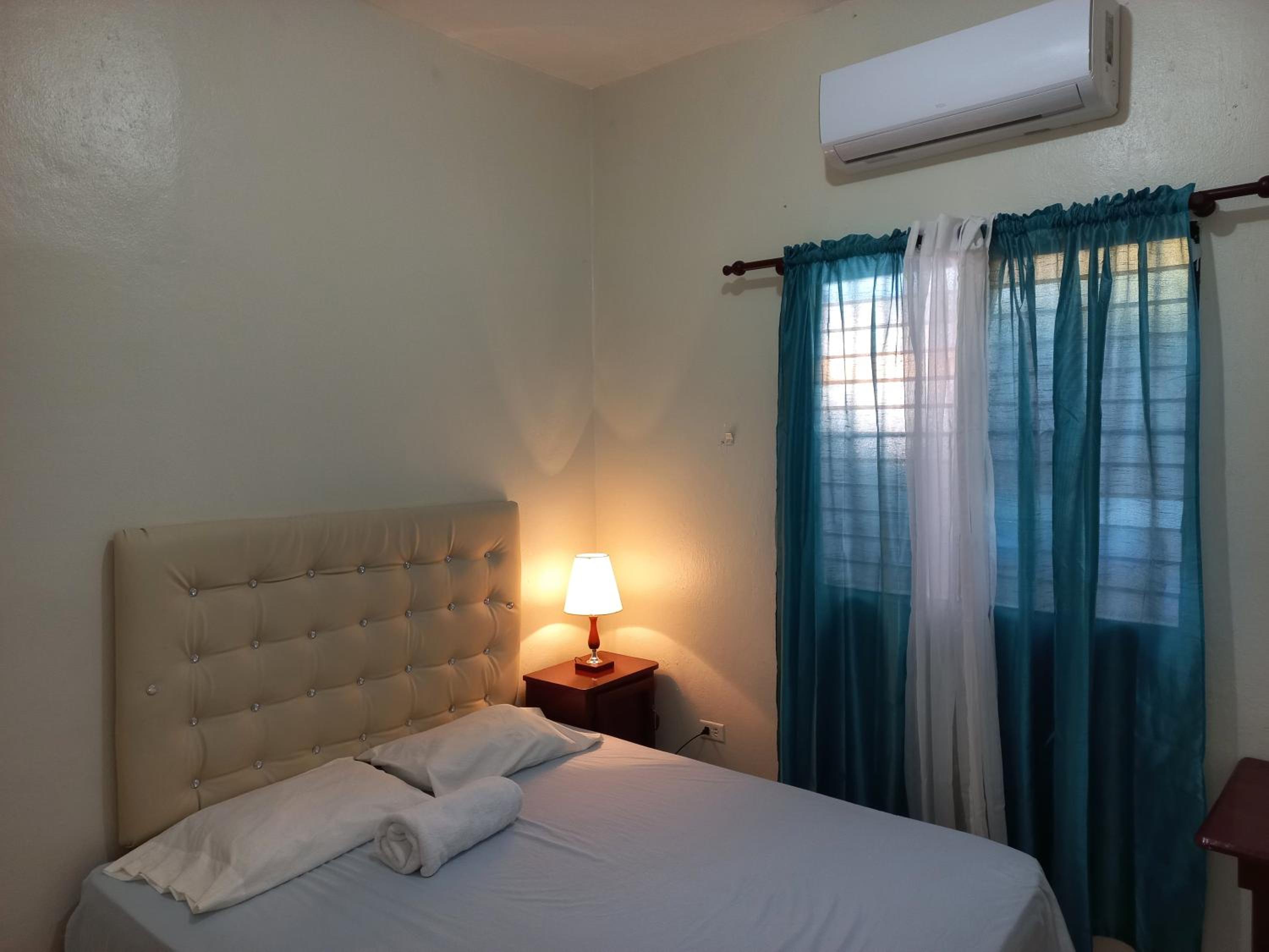 Queen Room photo 1