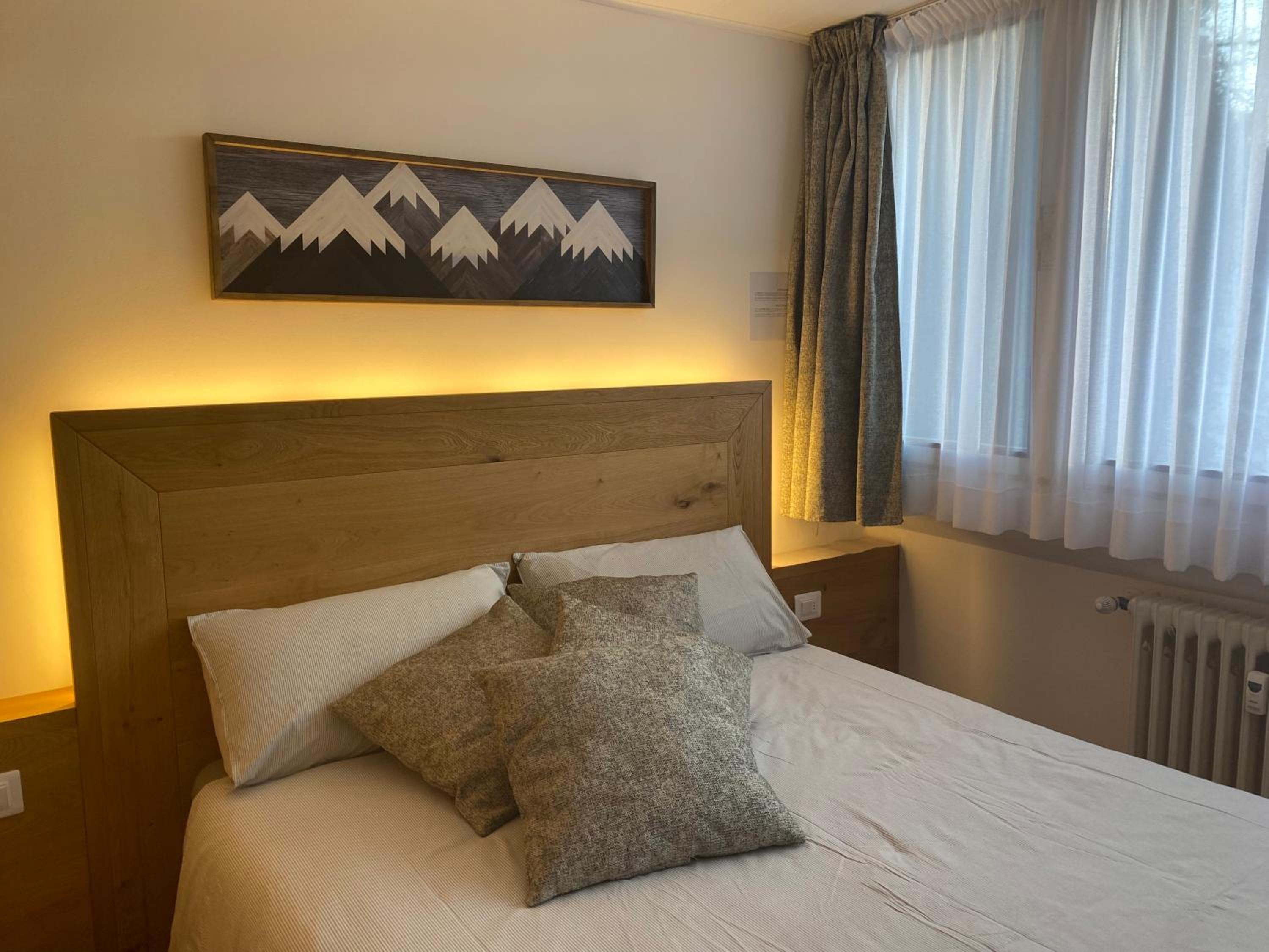 Apartment with Mountain View