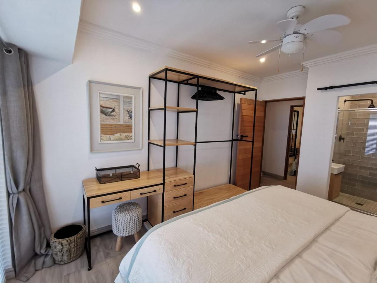 Five-Bedroom House - Photo 28