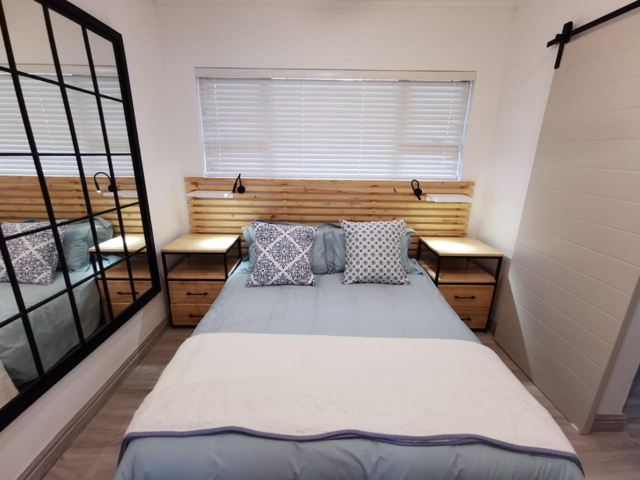 Five-Bedroom House - Photo 13