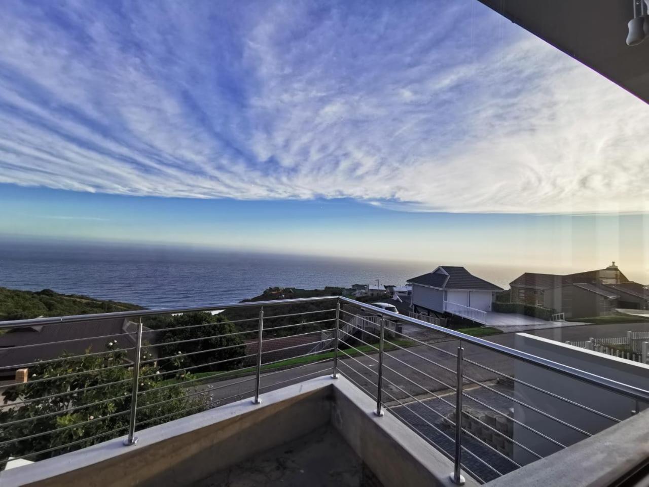 Five-Bedroom House - Photo 26