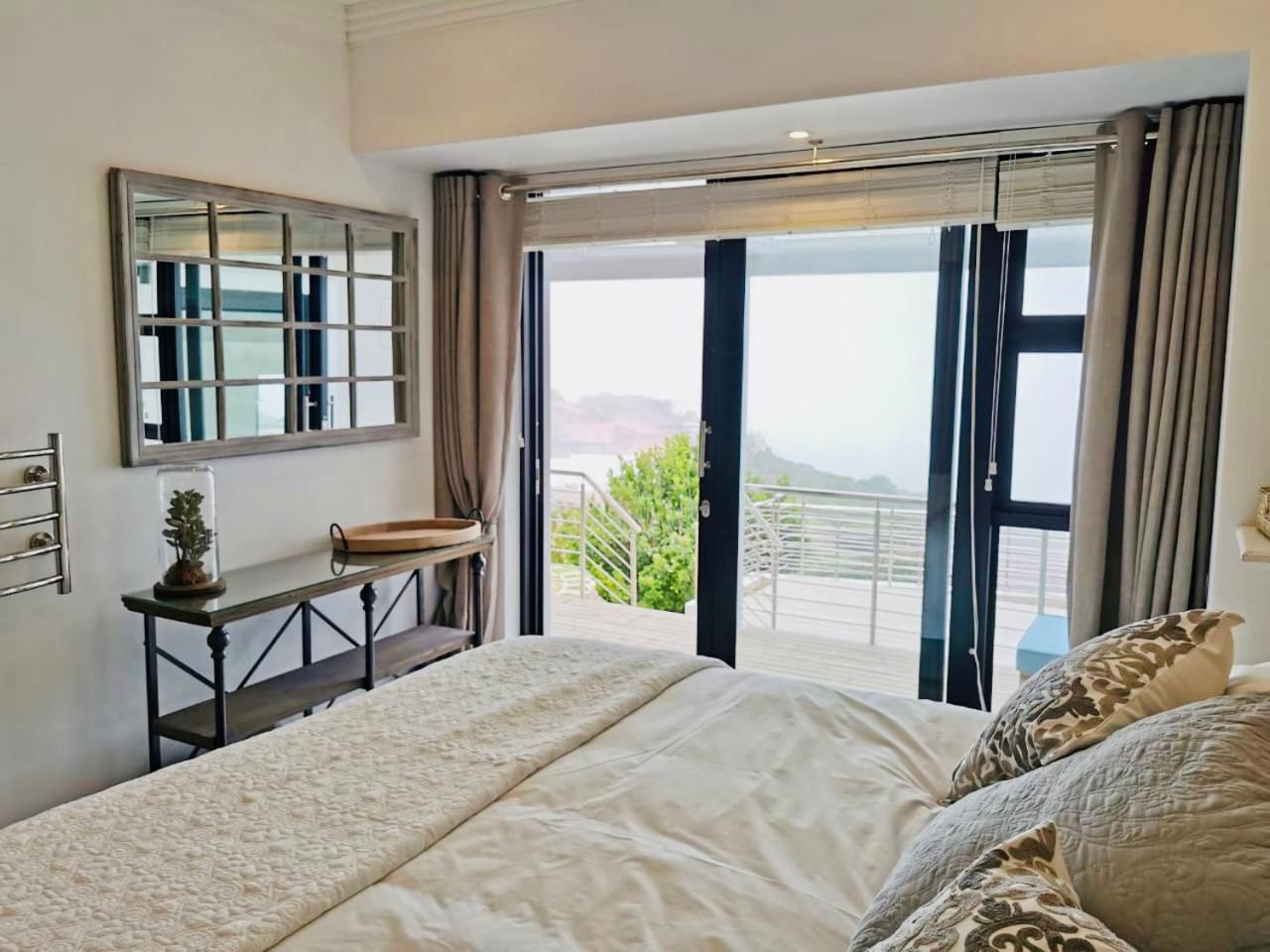 Five-Bedroom House - Photo 20
