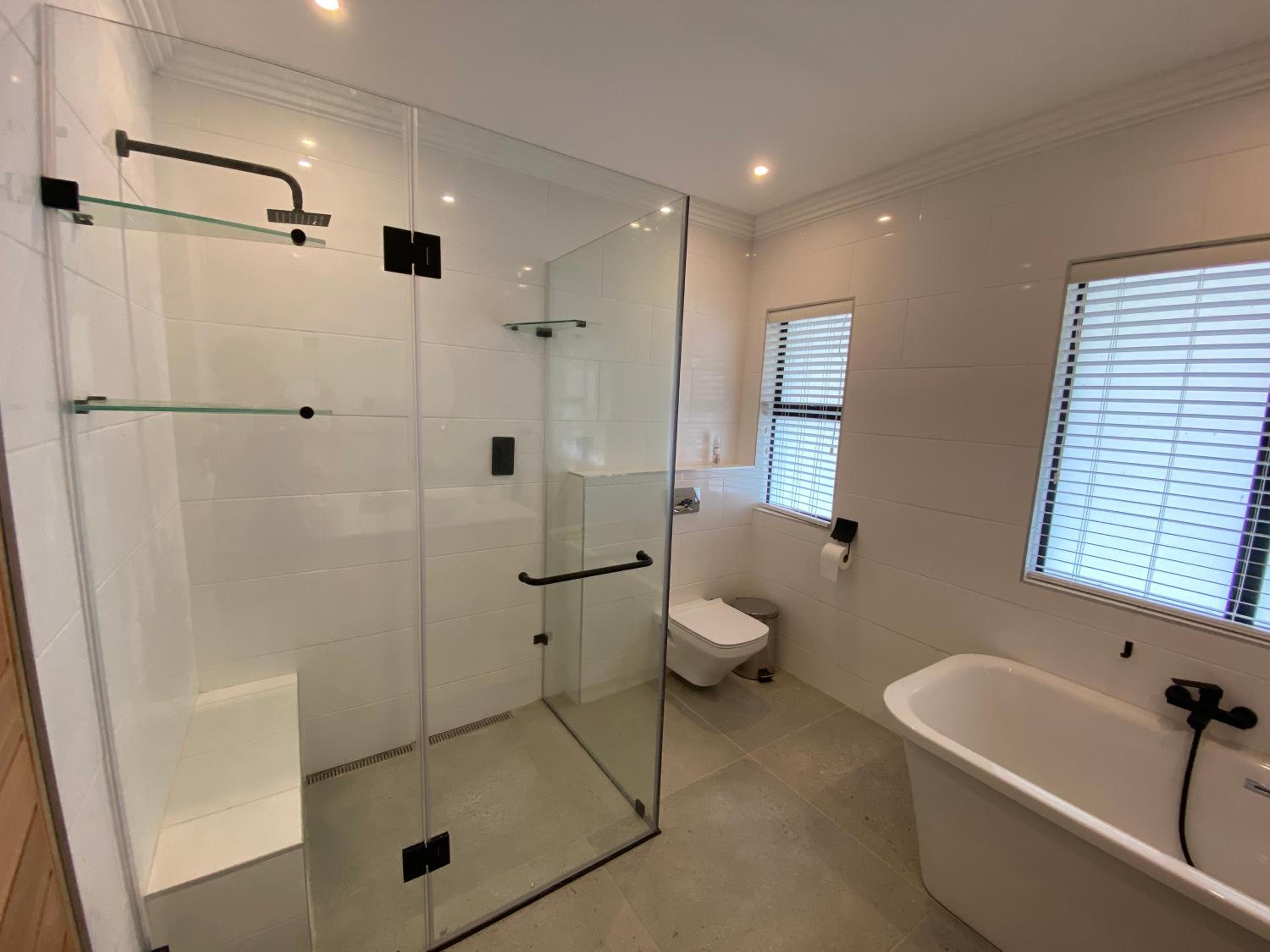Five-Bedroom House - Photo 16