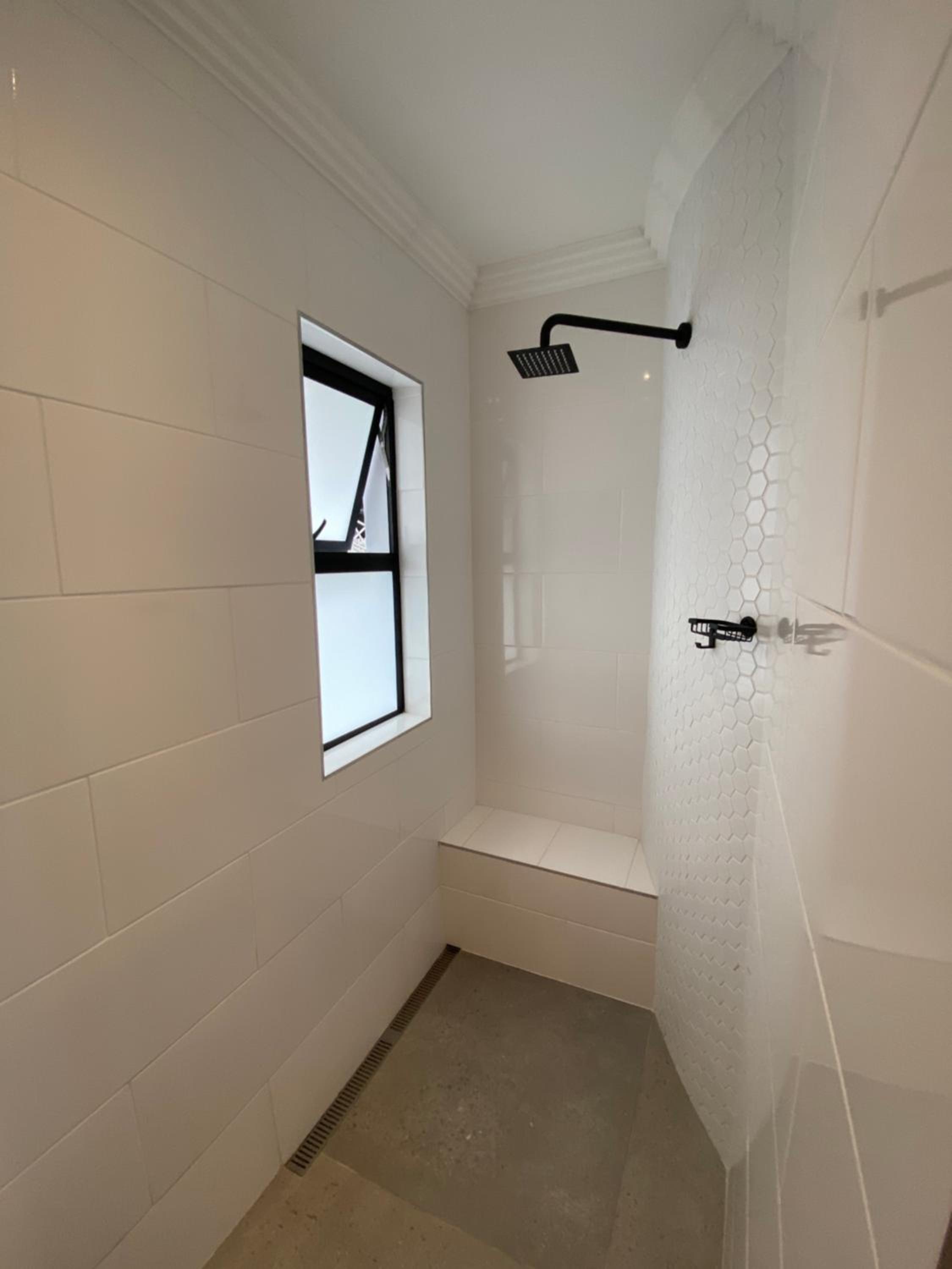 Five-Bedroom House - Photo 15