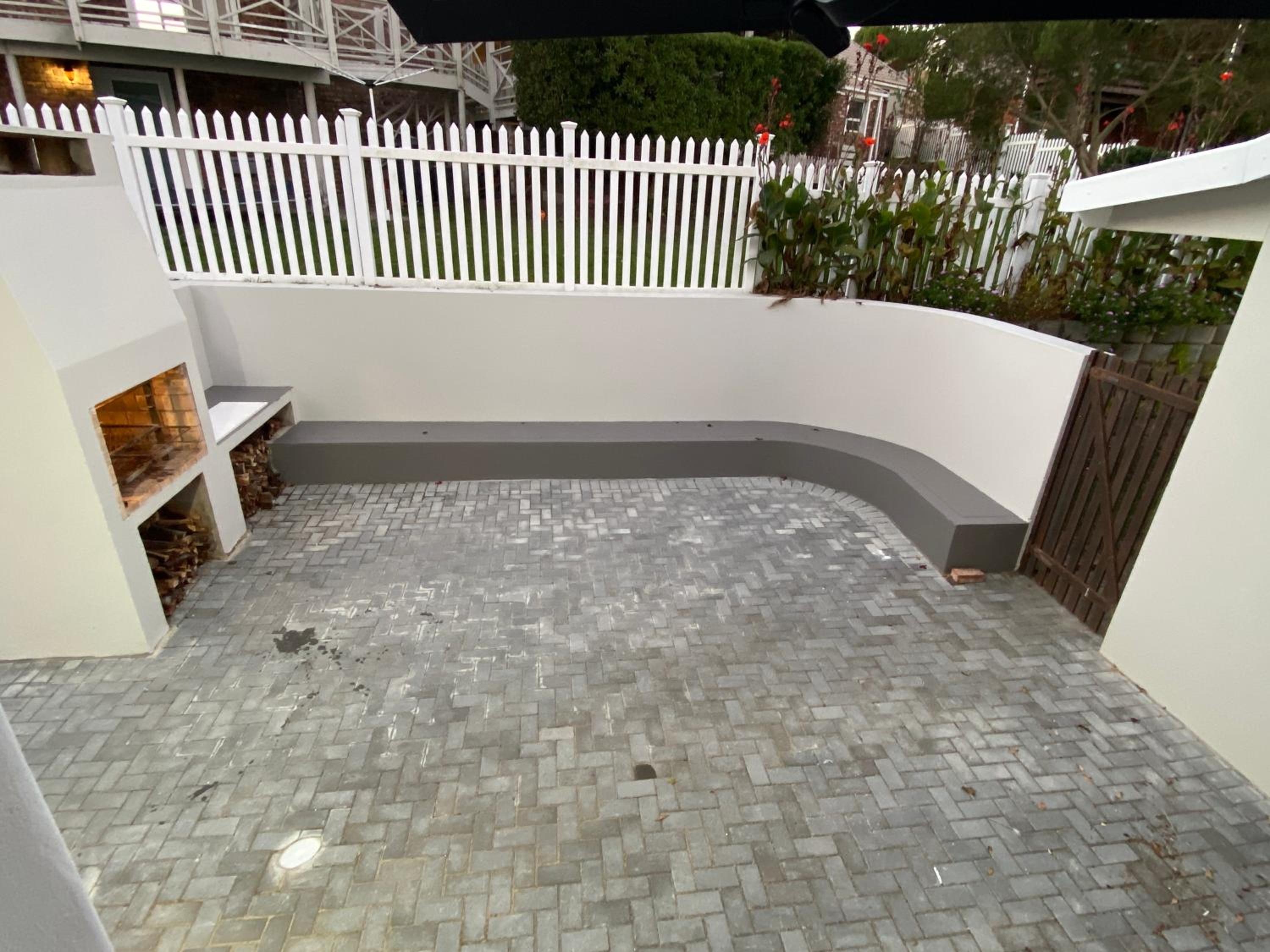 Five-Bedroom House - Photo 29