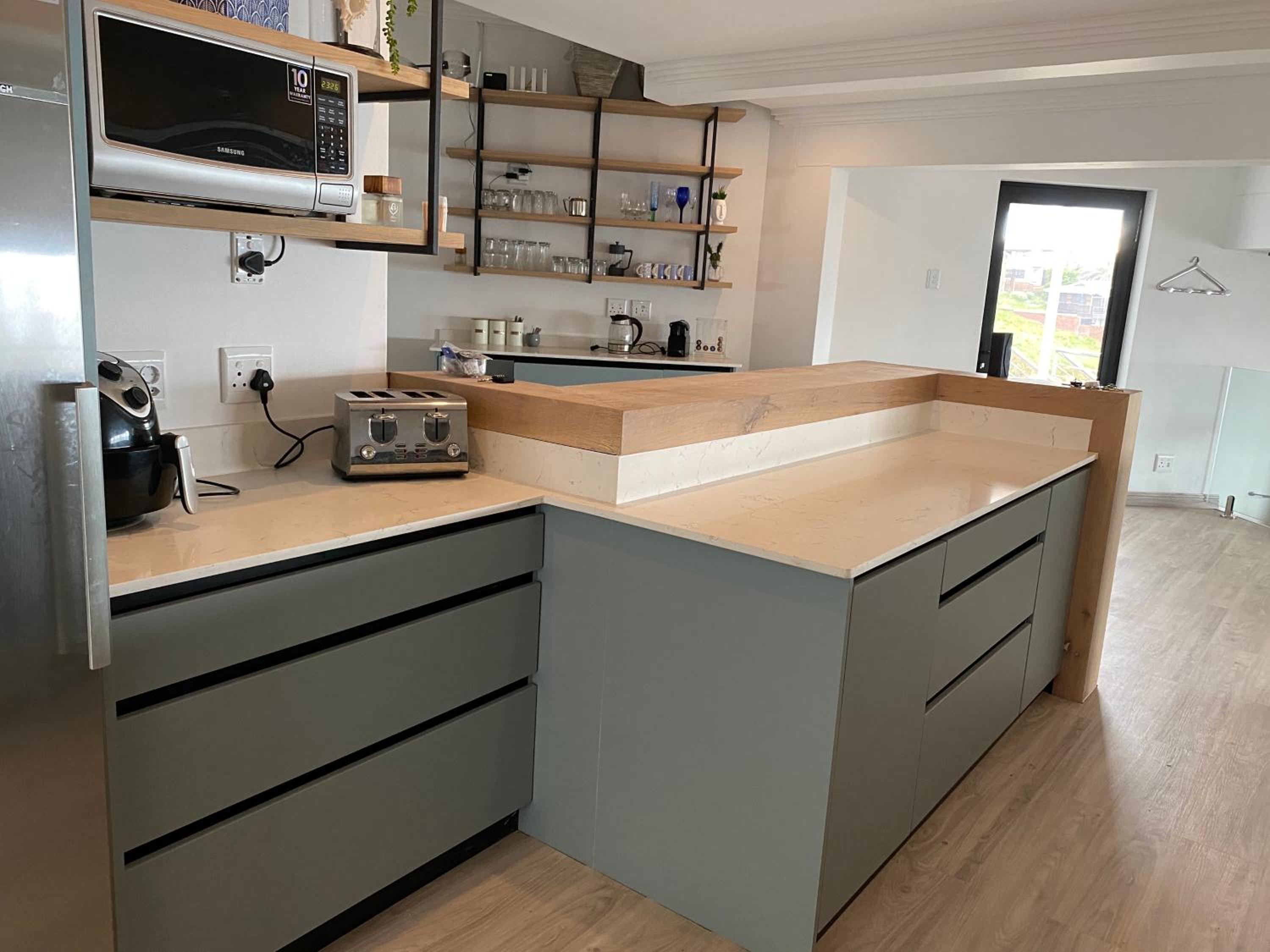 Five-Bedroom House - Photo 30