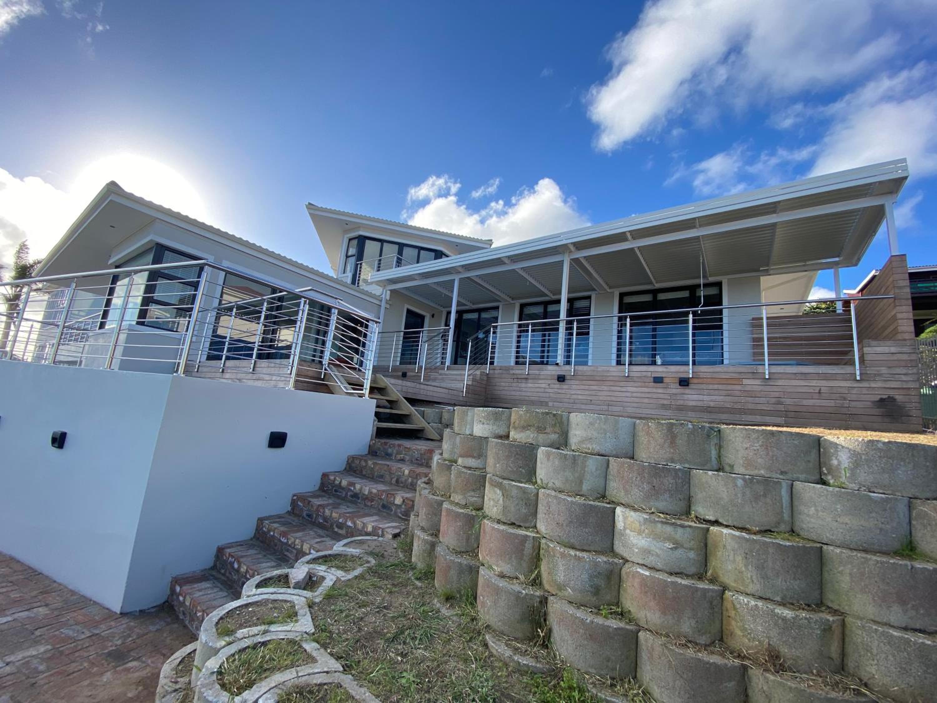 Five-Bedroom House - Photo 33