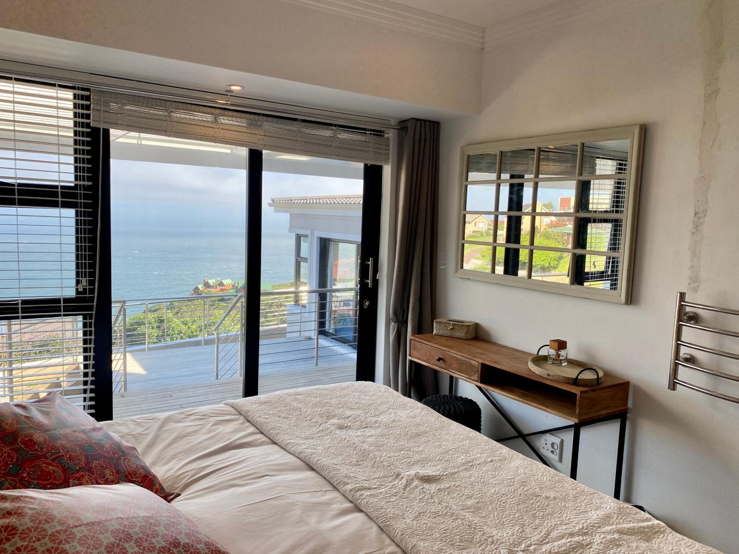 Five-Bedroom House - Photo 35