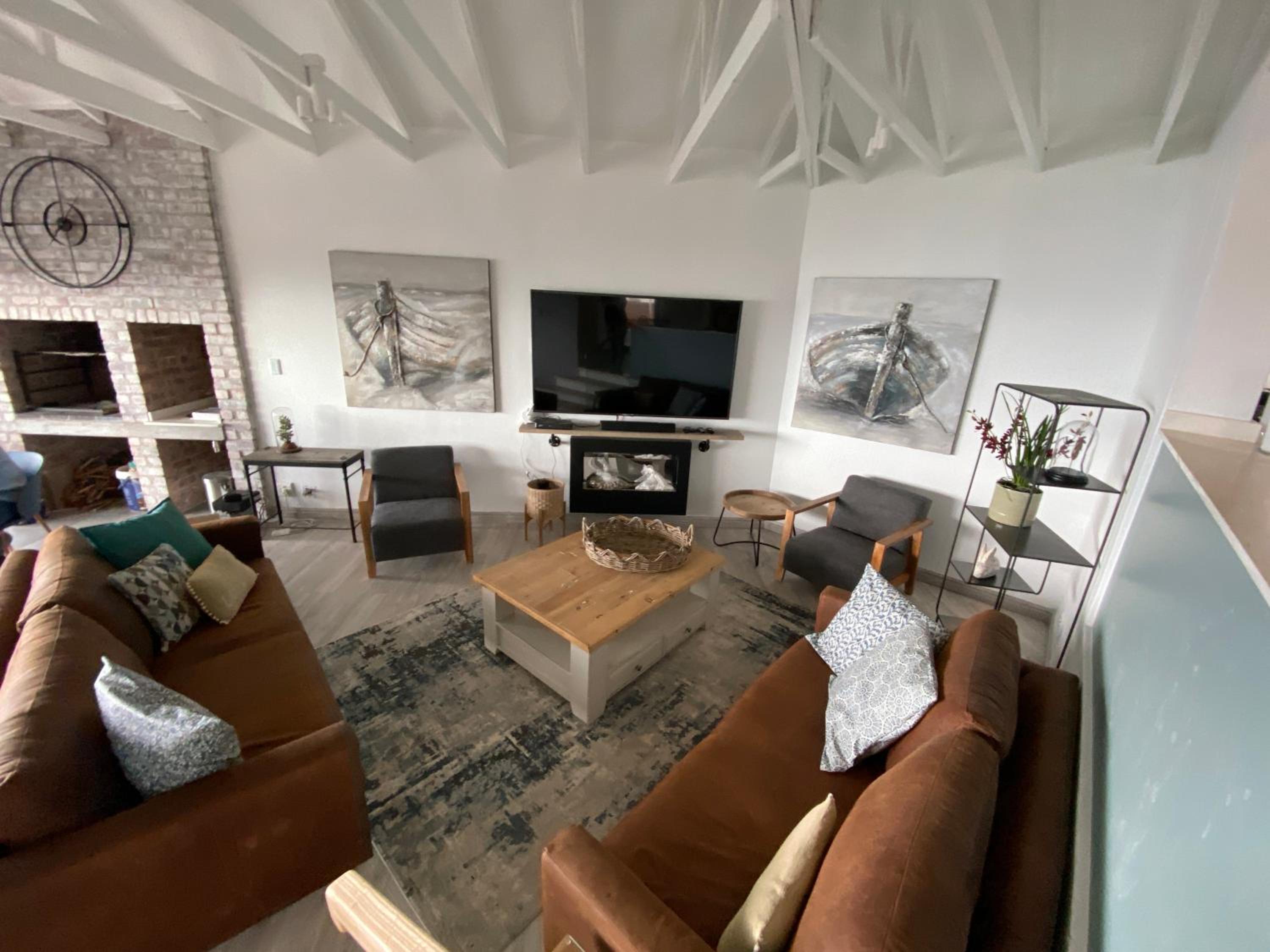 Five-Bedroom House - Photo 38