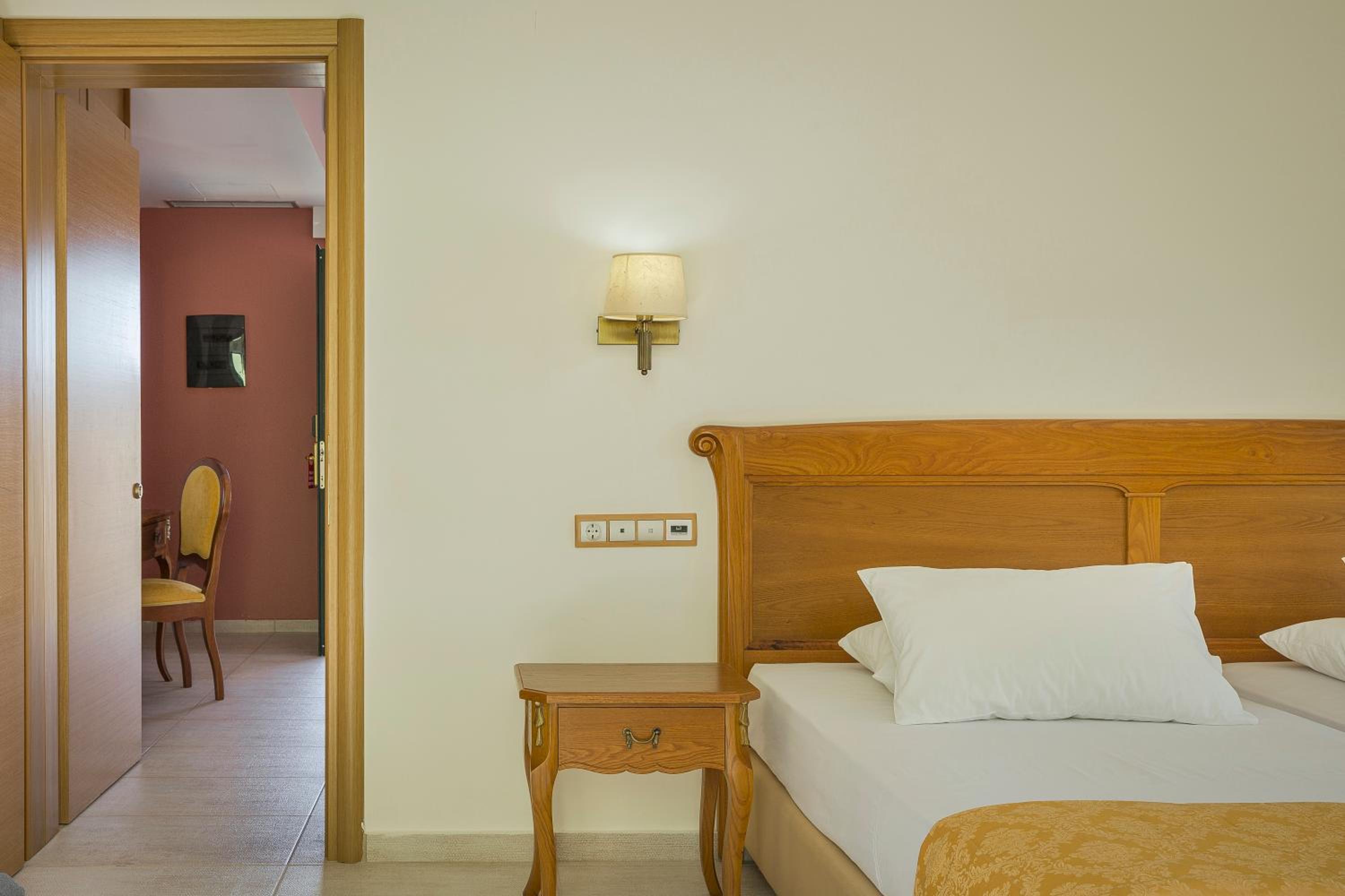 Two Bedroom Villa with Private Pool & Sea View photo 3