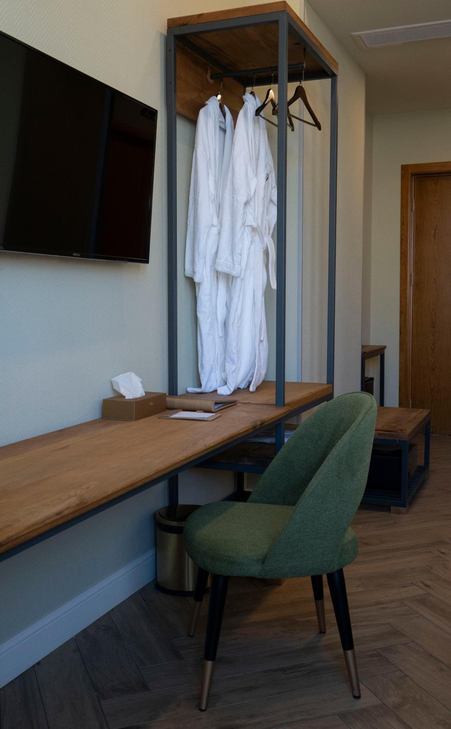 Superior Double or Twin Room - Photo 9