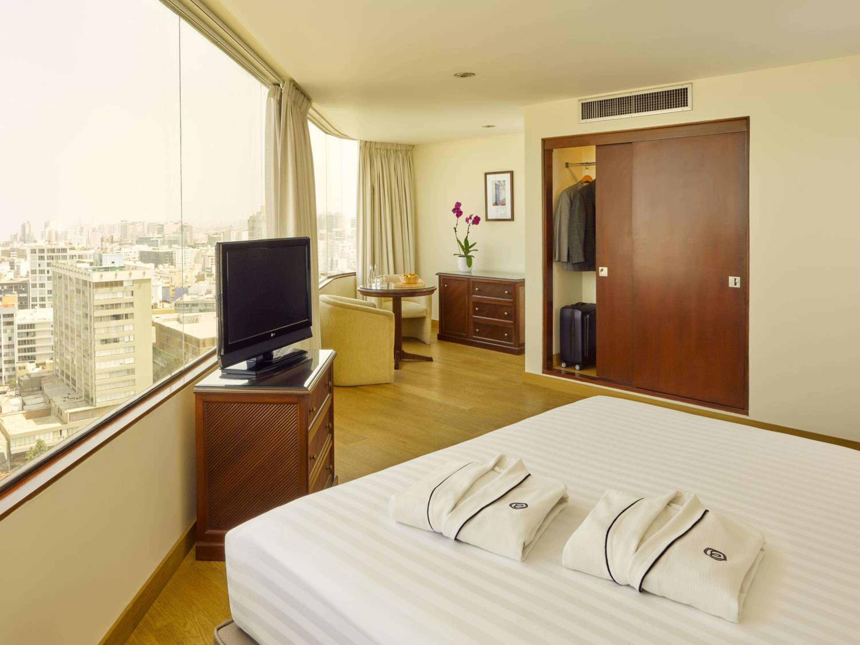 Superior King Room - Photo 7